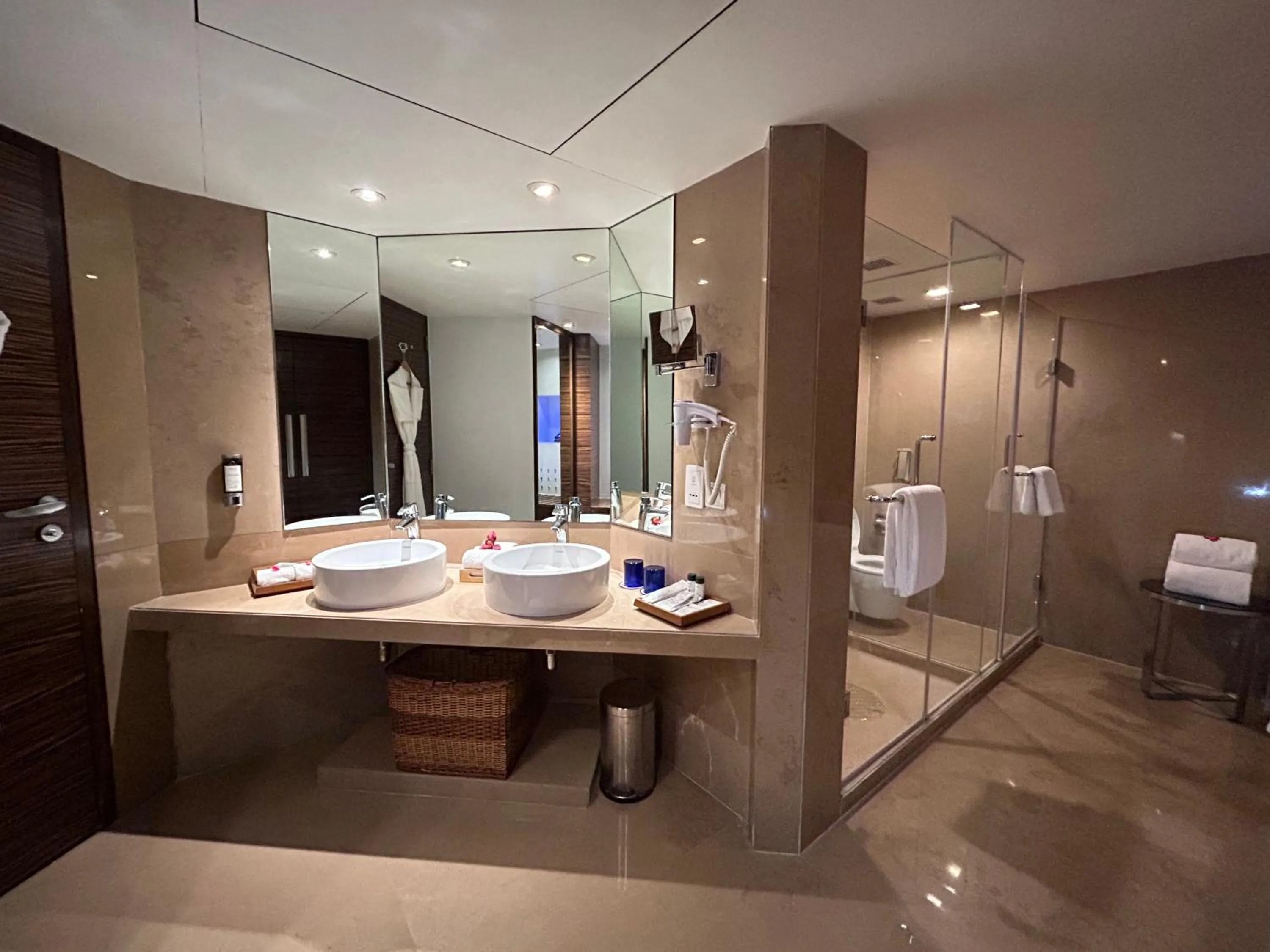 Shower in Fortune Select SG Highway, Ahmedabad - Member ITC Hotels' Group
