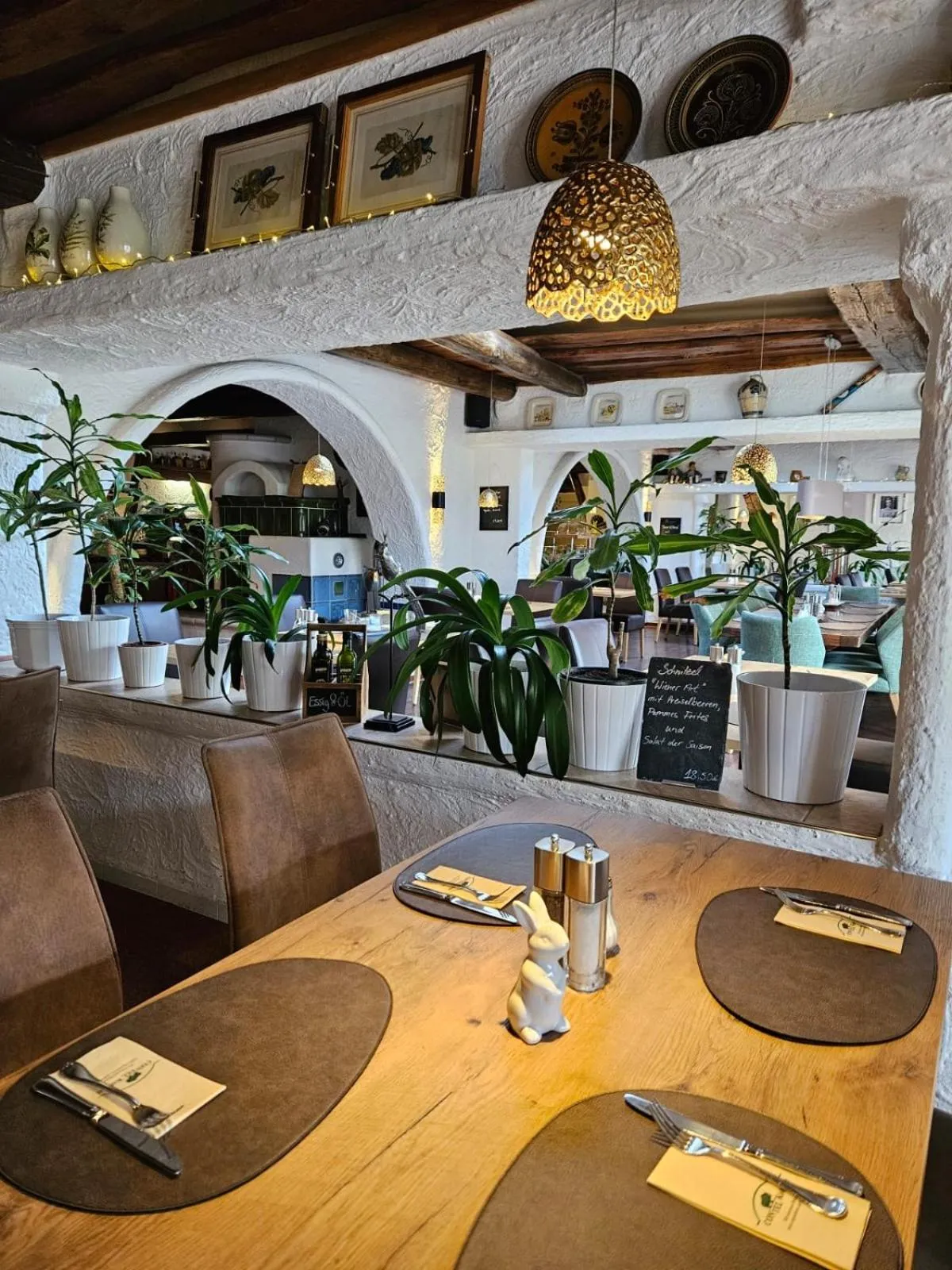 Restaurant/places to eat in CONTEL Hotel