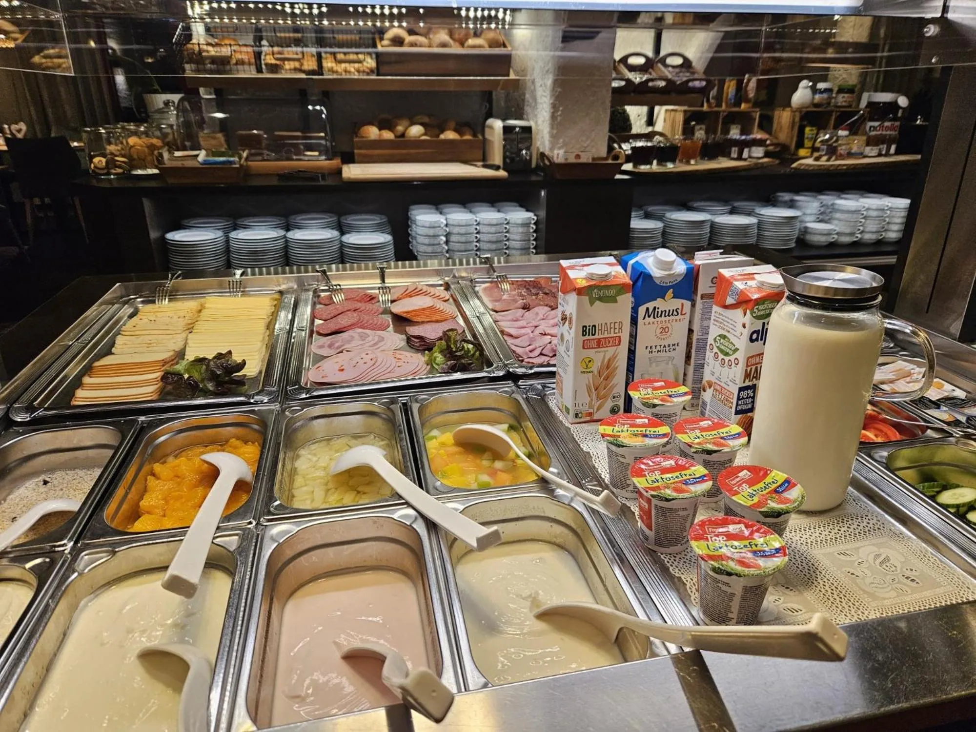 Restaurant/places to eat in CONTEL Hotel