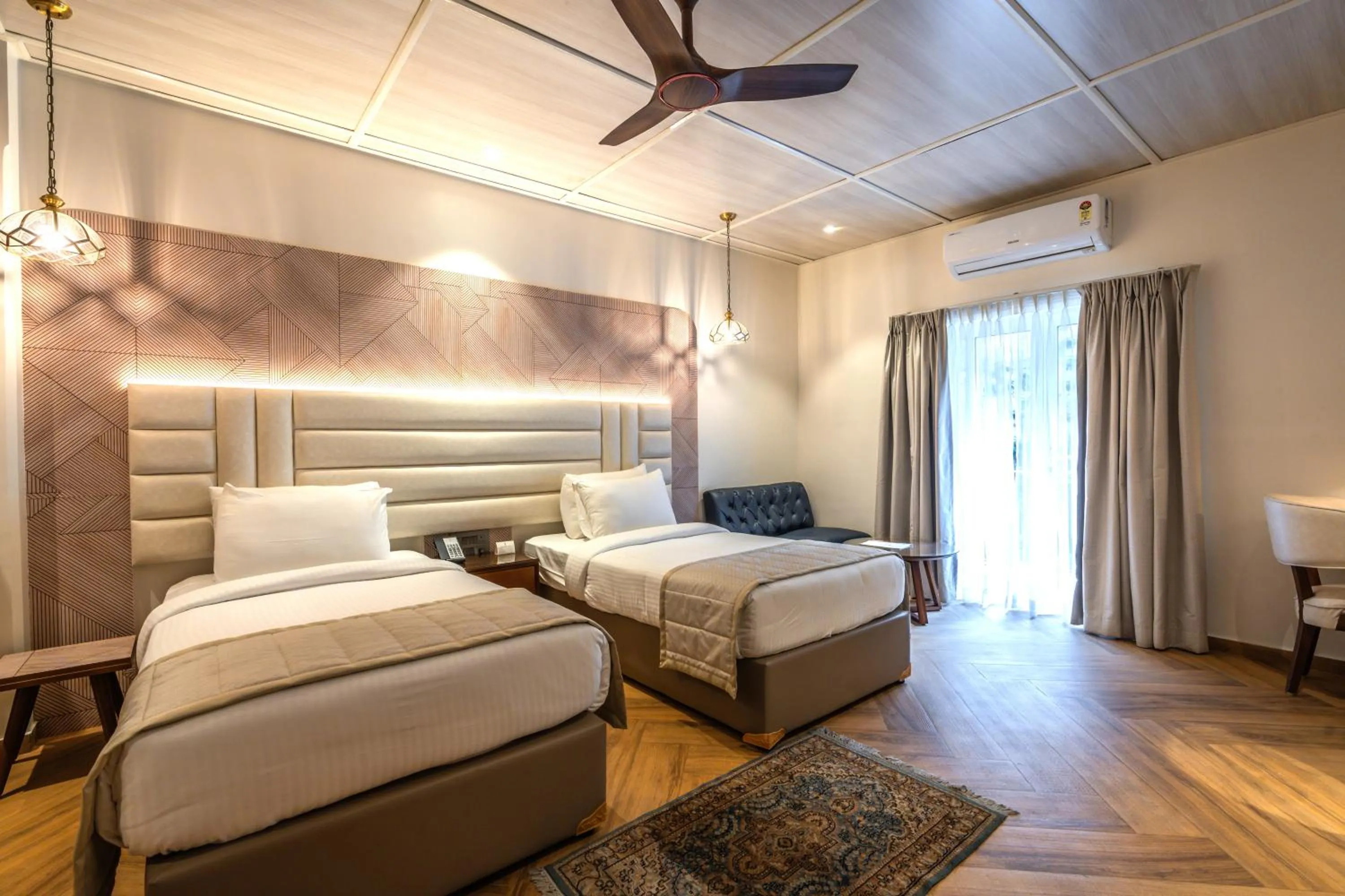 Bedroom, Bed in Grand Hotel Mumbai - Ballard Estate, Fort