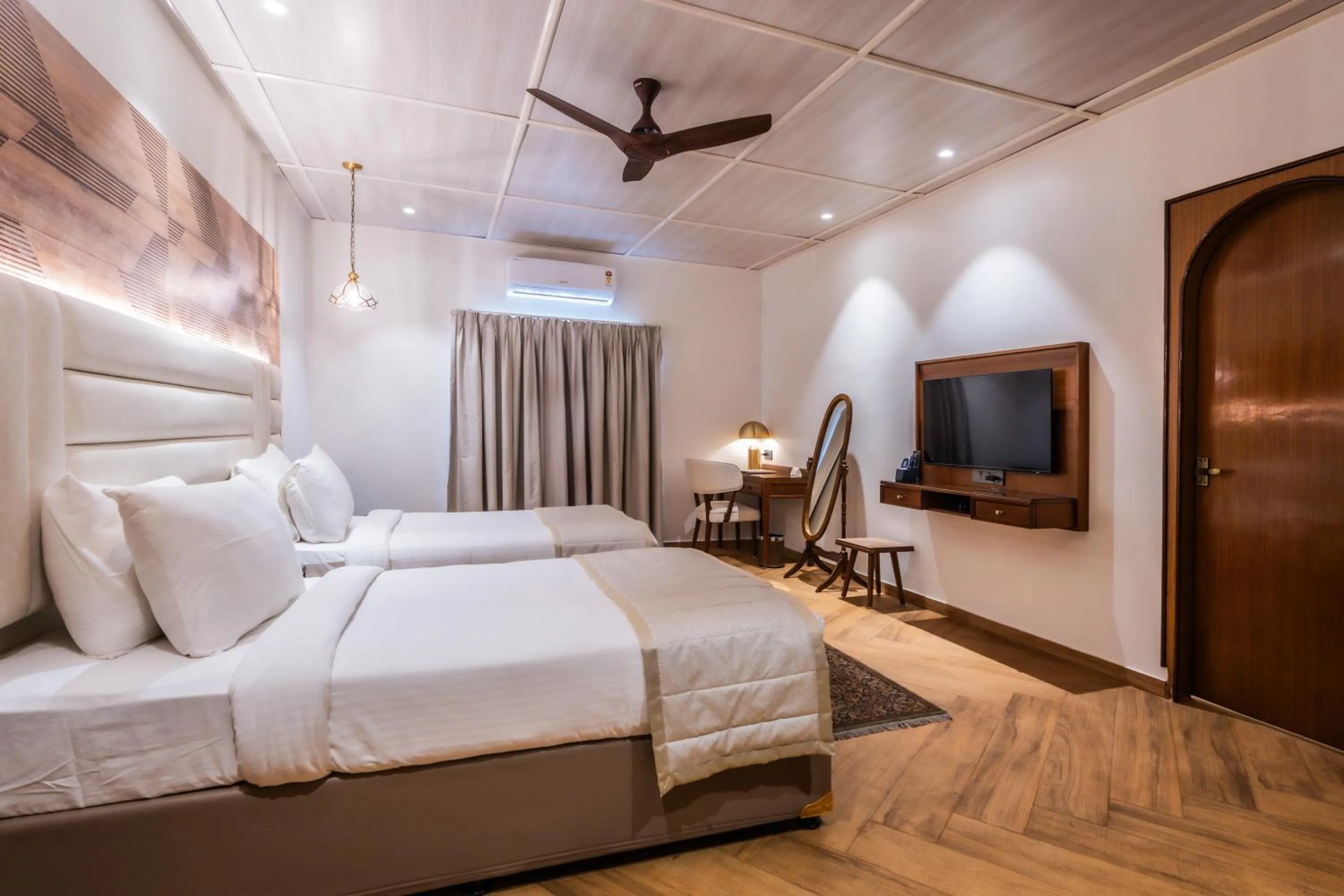 Bedroom, Bed in Grand Hotel Mumbai - Ballard Estate, Fort