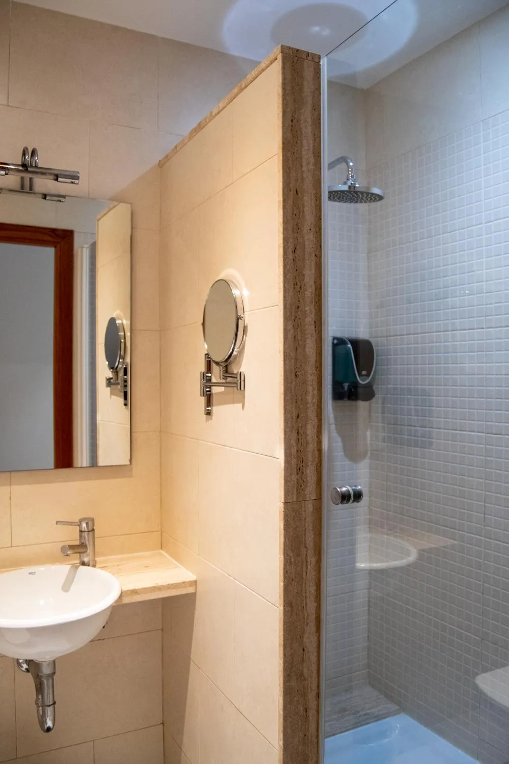 Bathroom in Hostal Apolo