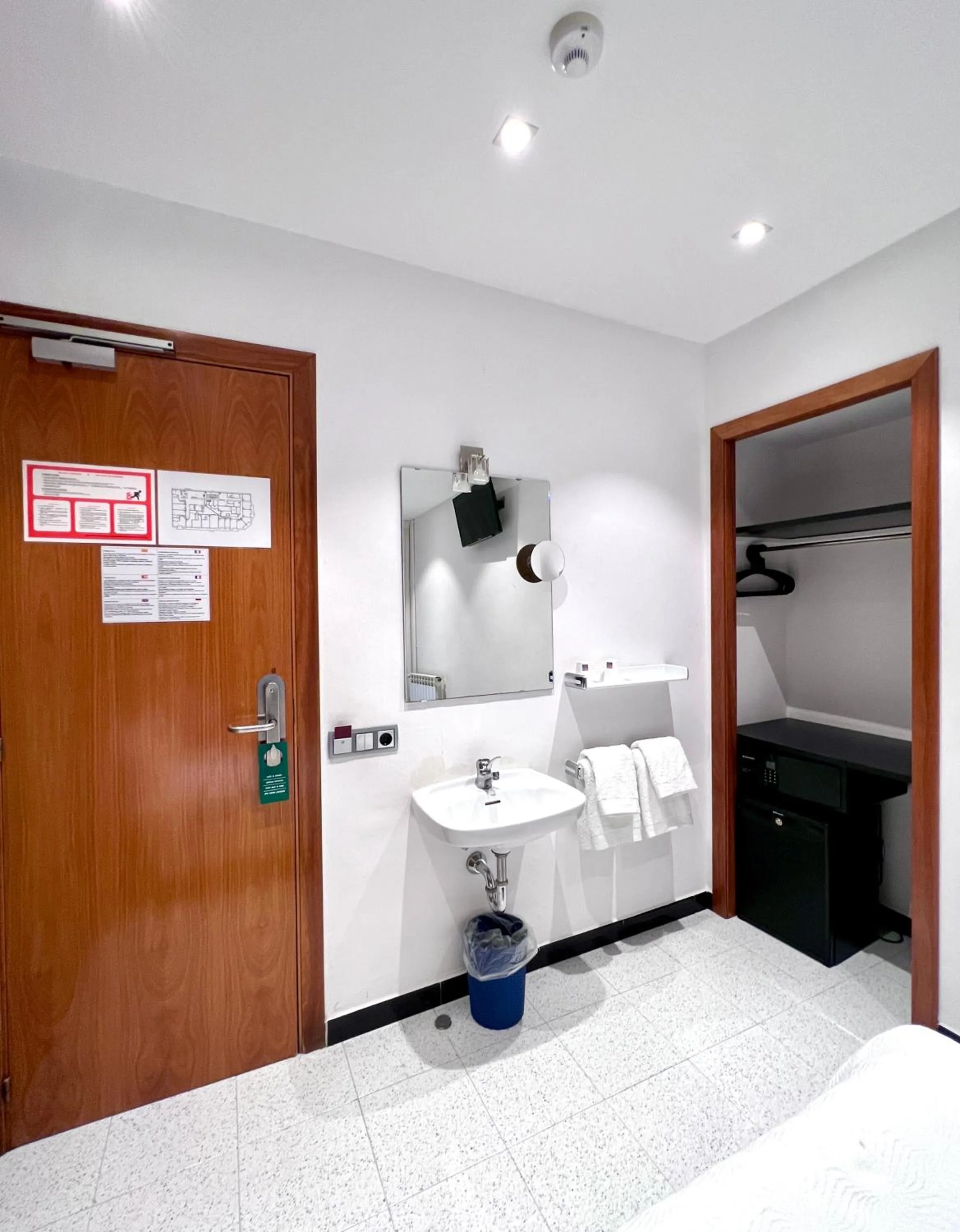 Toilet in Hostal Apolo