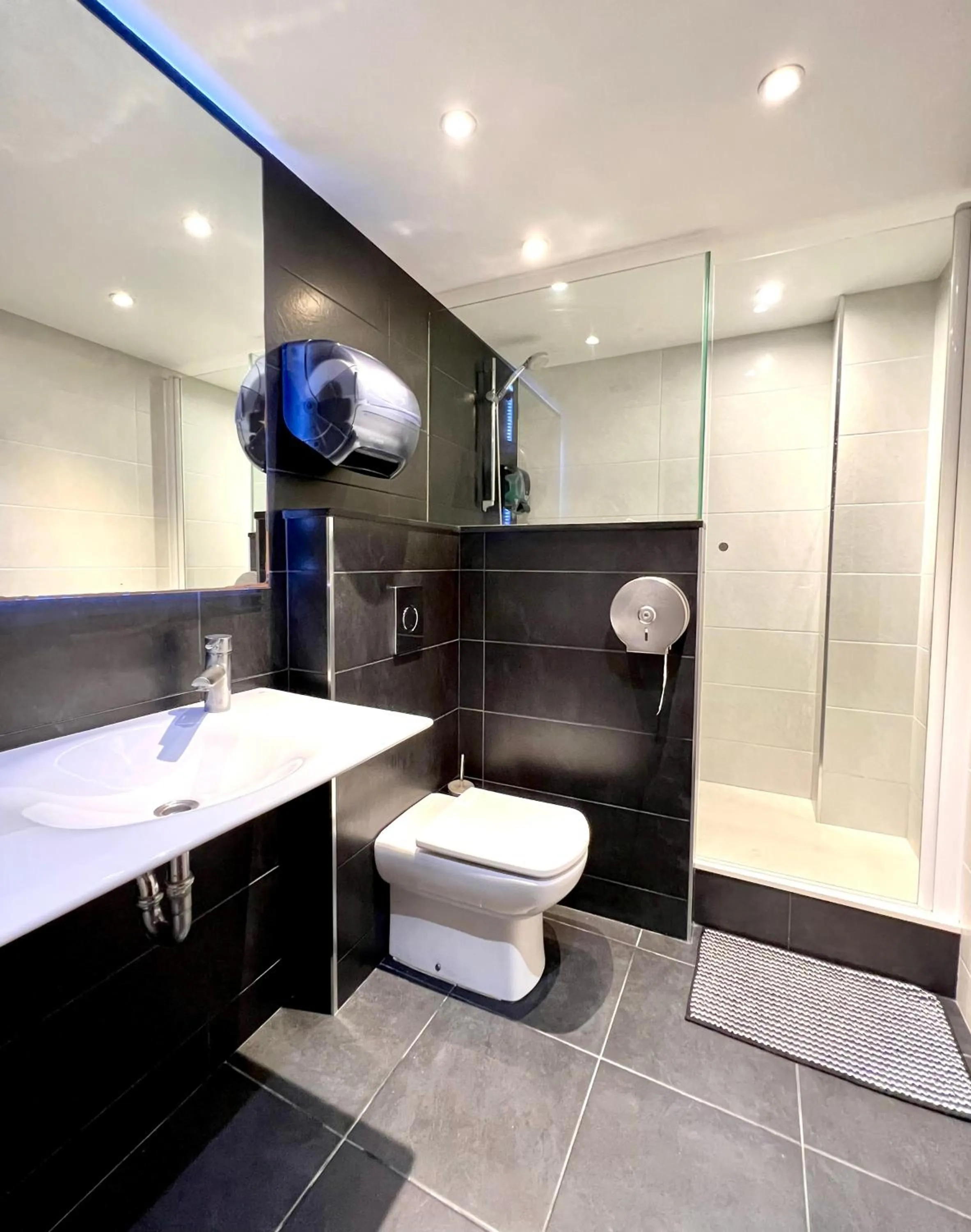 Bathroom in Hostal Apolo