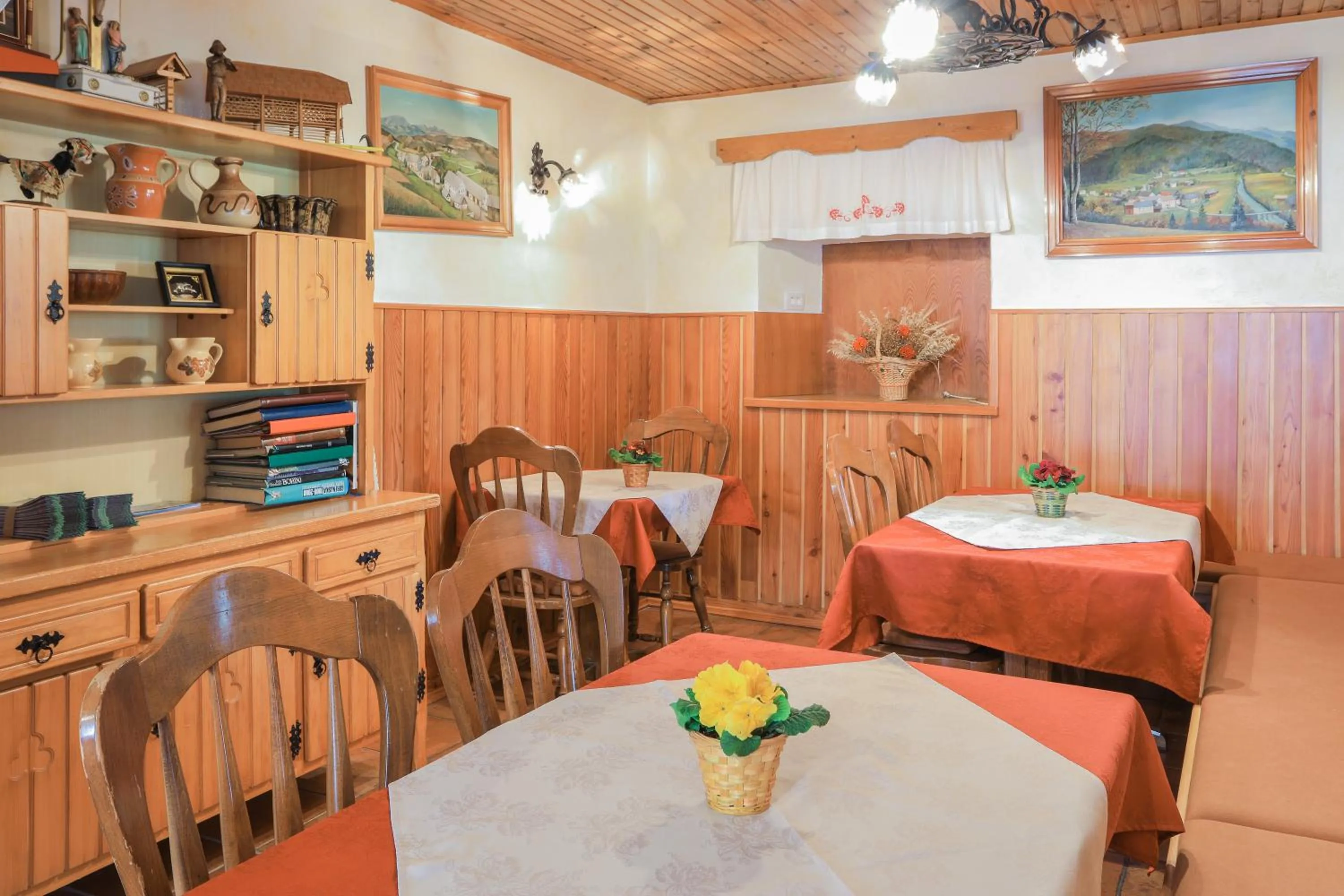 Dining area in Farm Holidays Povsin