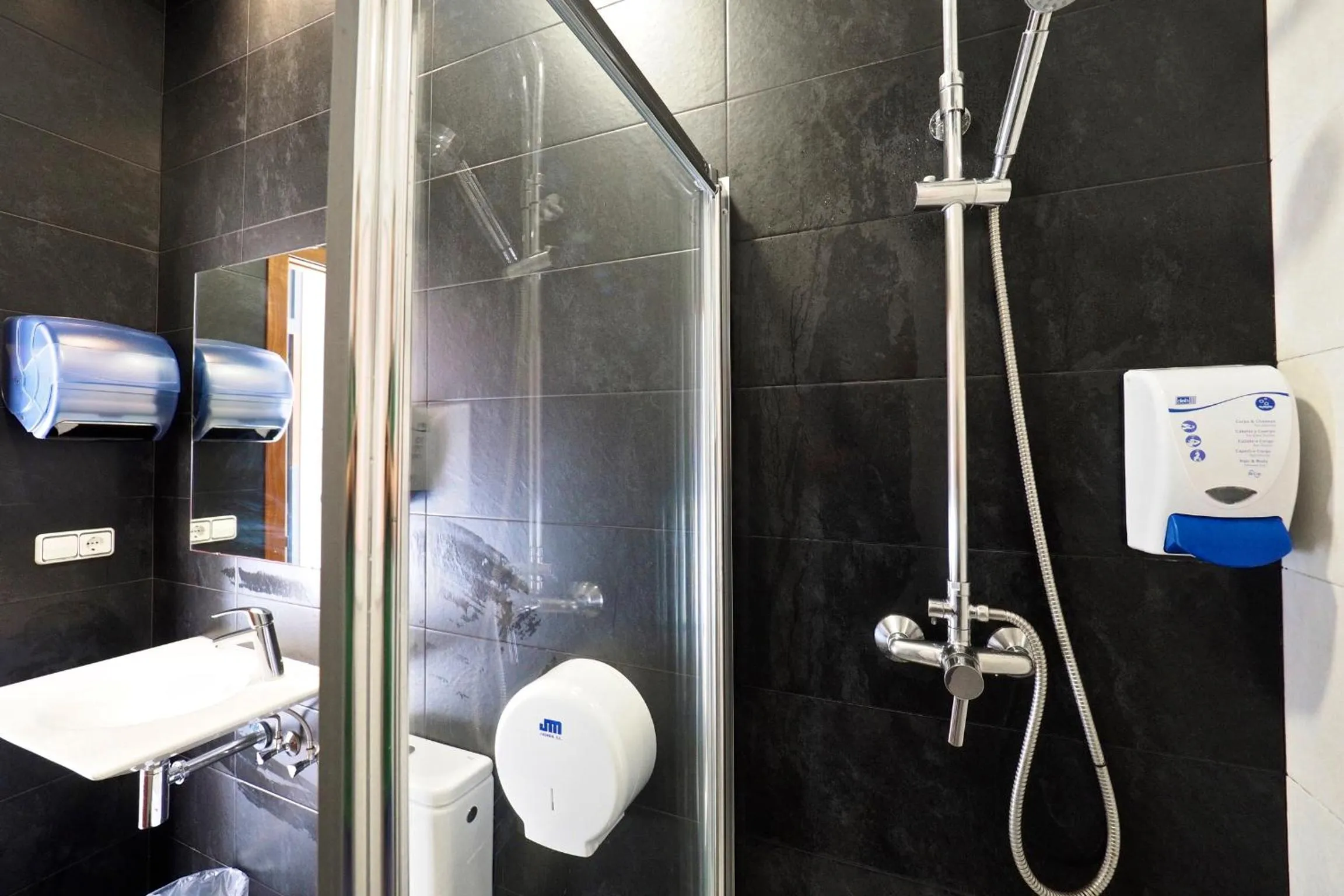 Bathroom in Pensión Peiró