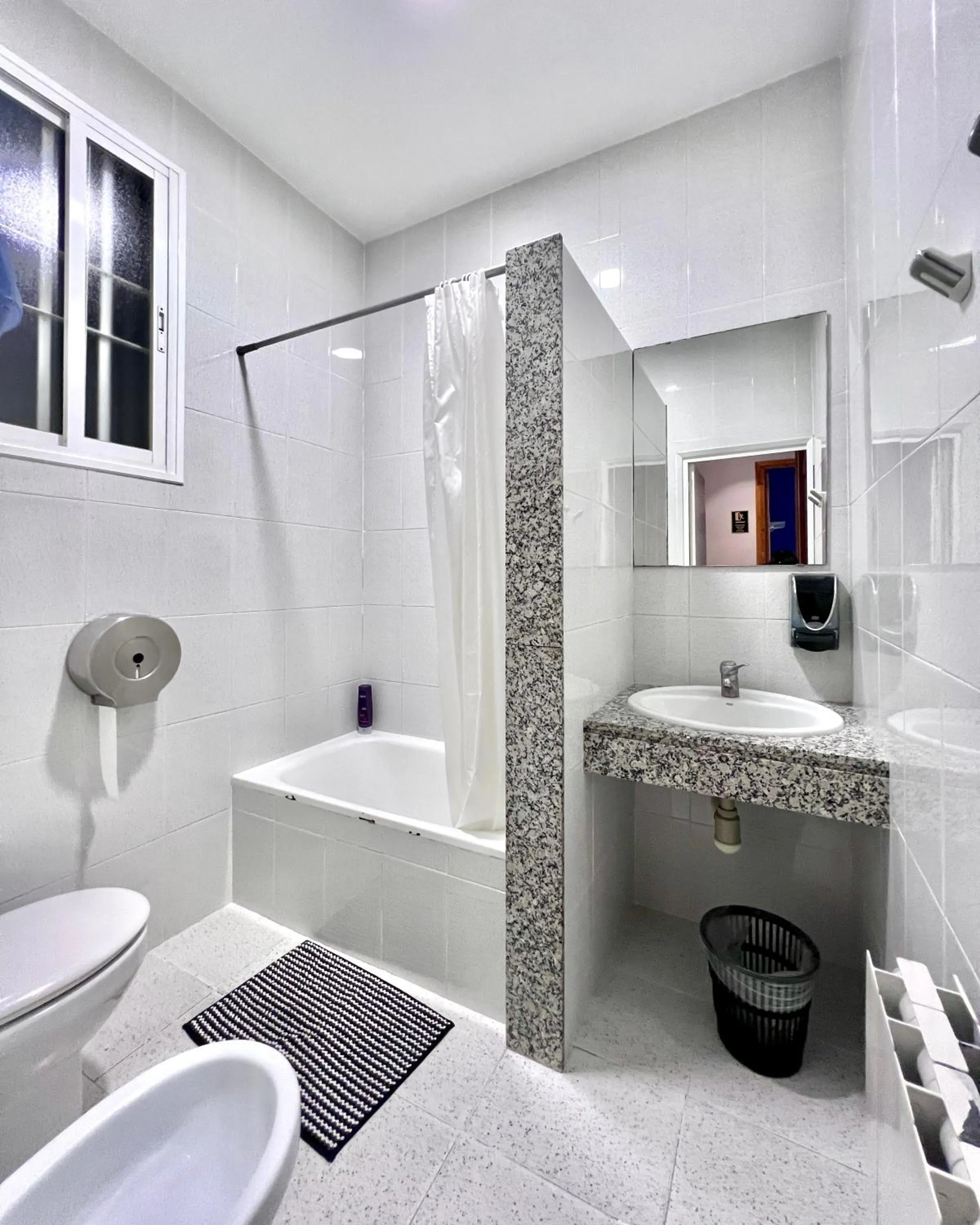 Public Bath in Pensión Peiró