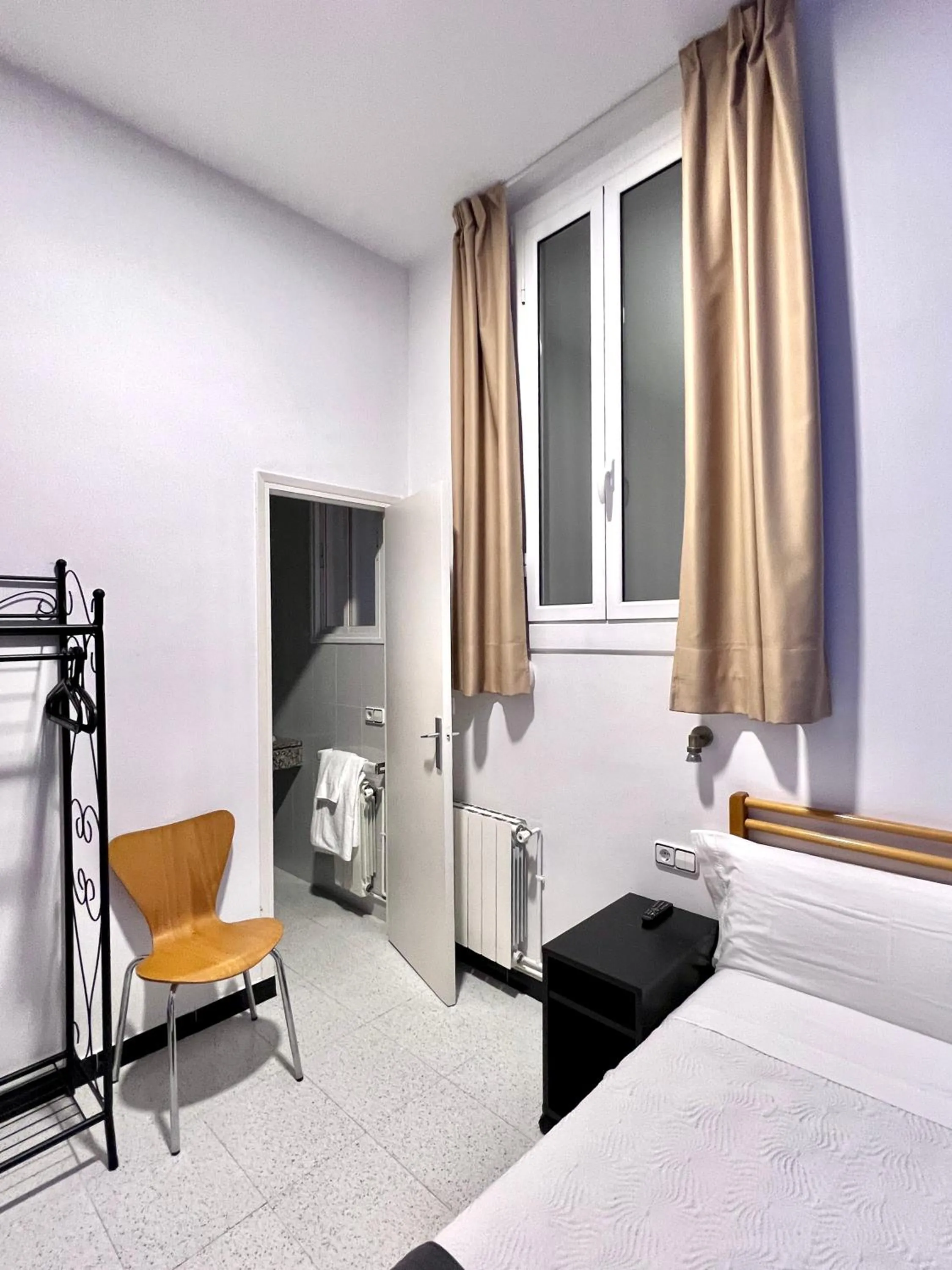 Photo of the whole room, Bed in Pensión Peiró