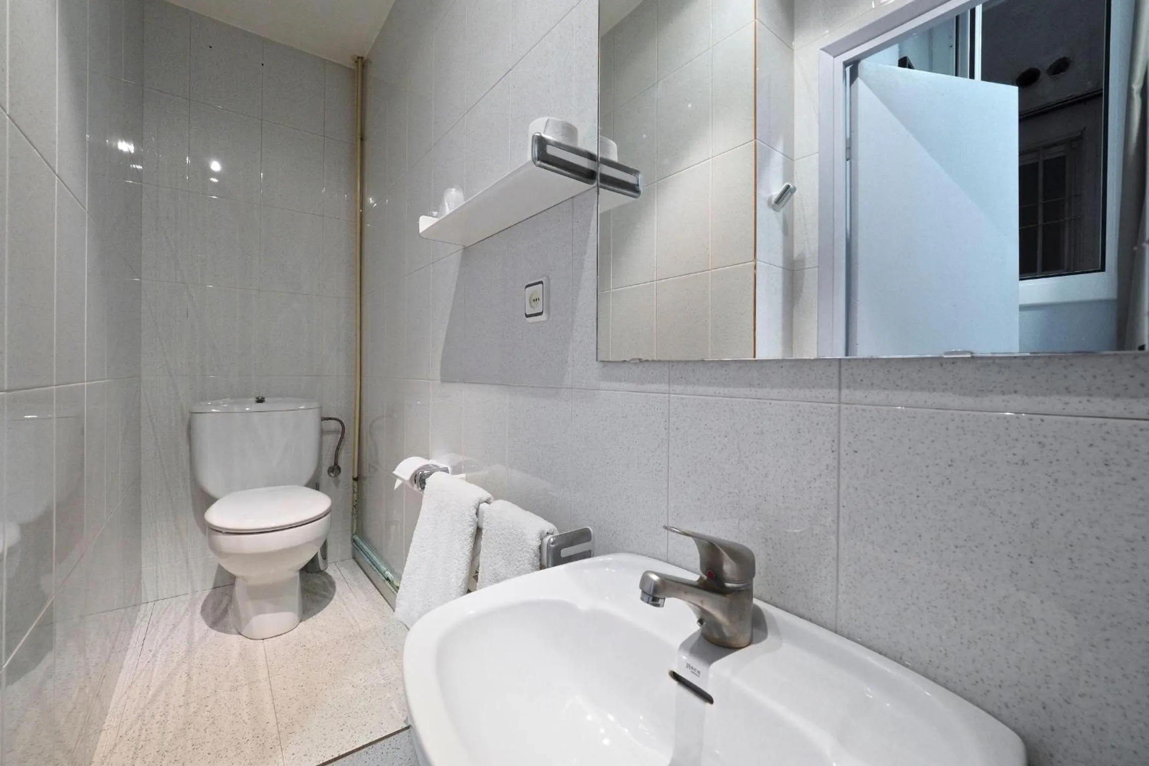 Bathroom in Pensión Peiró