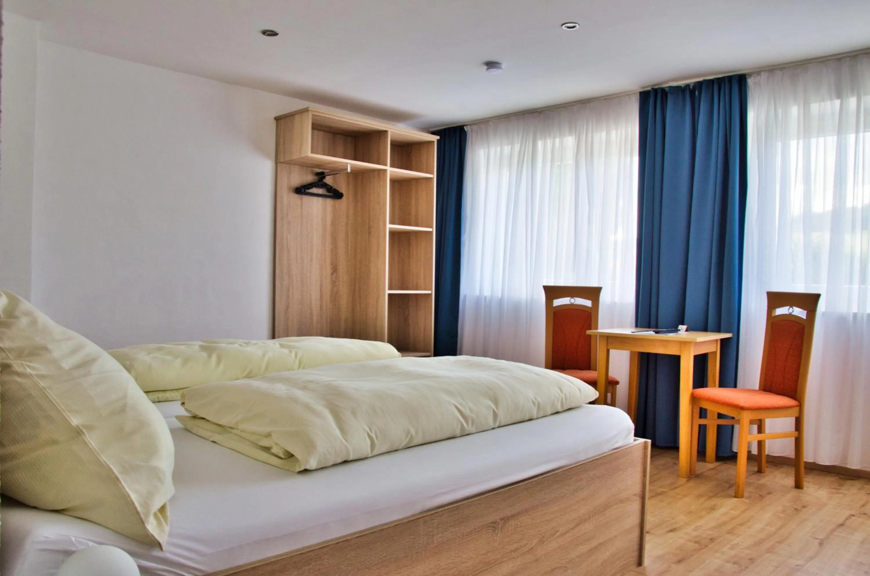 Photo of the whole room, Bed in Hotel Gasthof Altmann