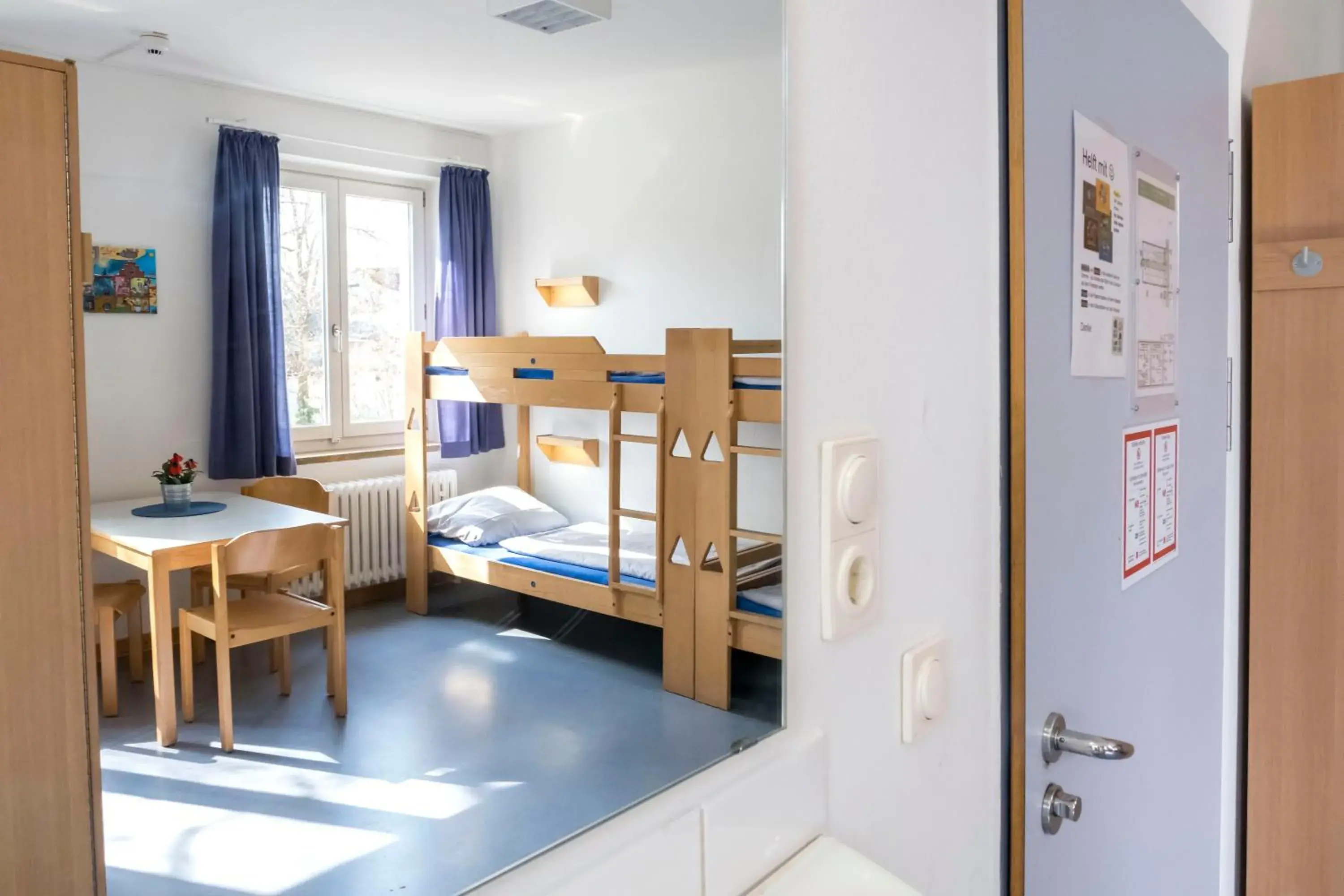 One Bed in Six-Bed Room (men only) in Jugendherberge Lübeck Vor dem Burgtor One Bed in Six-Bed Room (men only) in Jugendherberge Lübeck Vor dem Burgtor