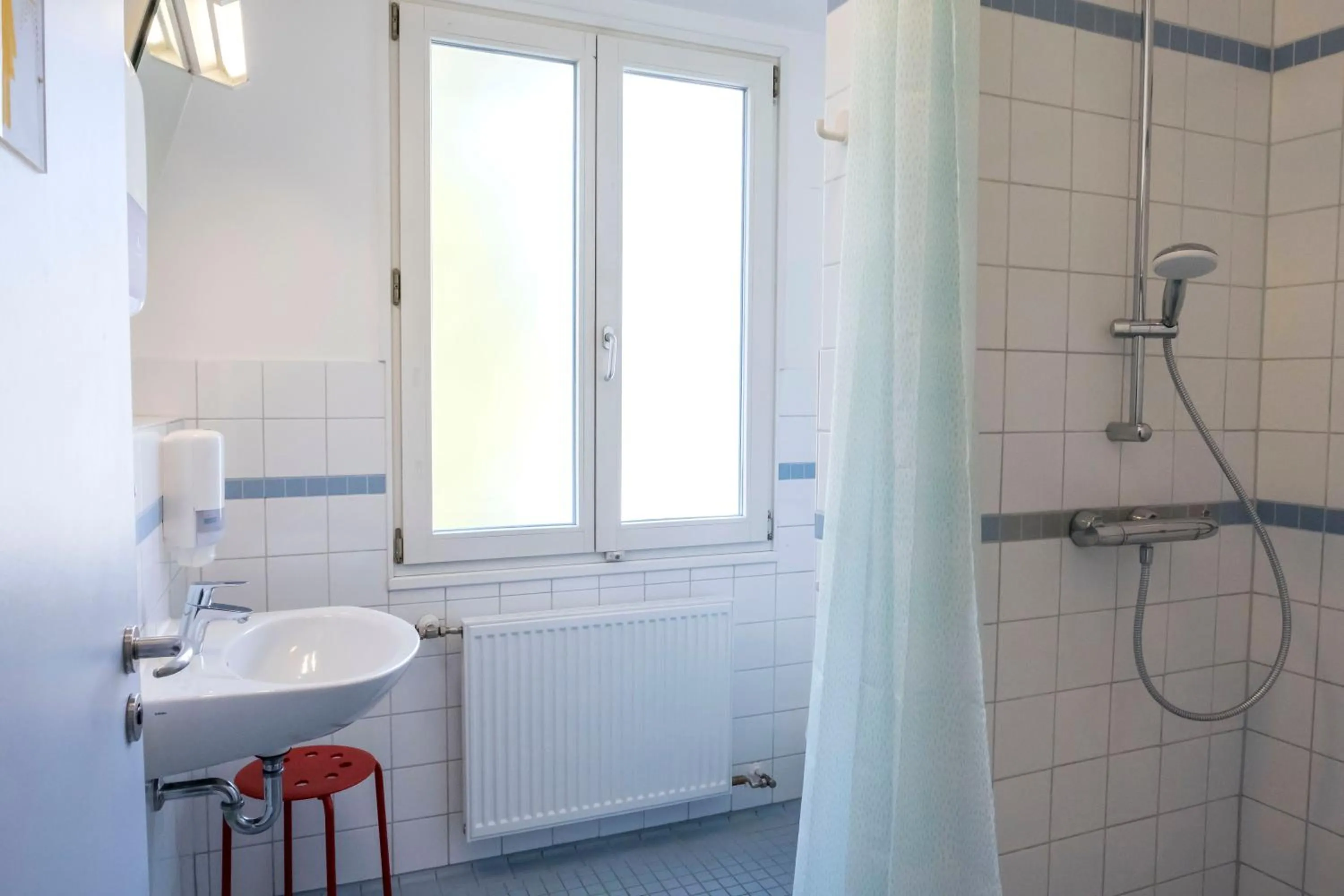 Bed in 6-Bed Mixed Dormitory Room (From 18 years old) in Jugendherberge Lübeck Vor dem Burgtor