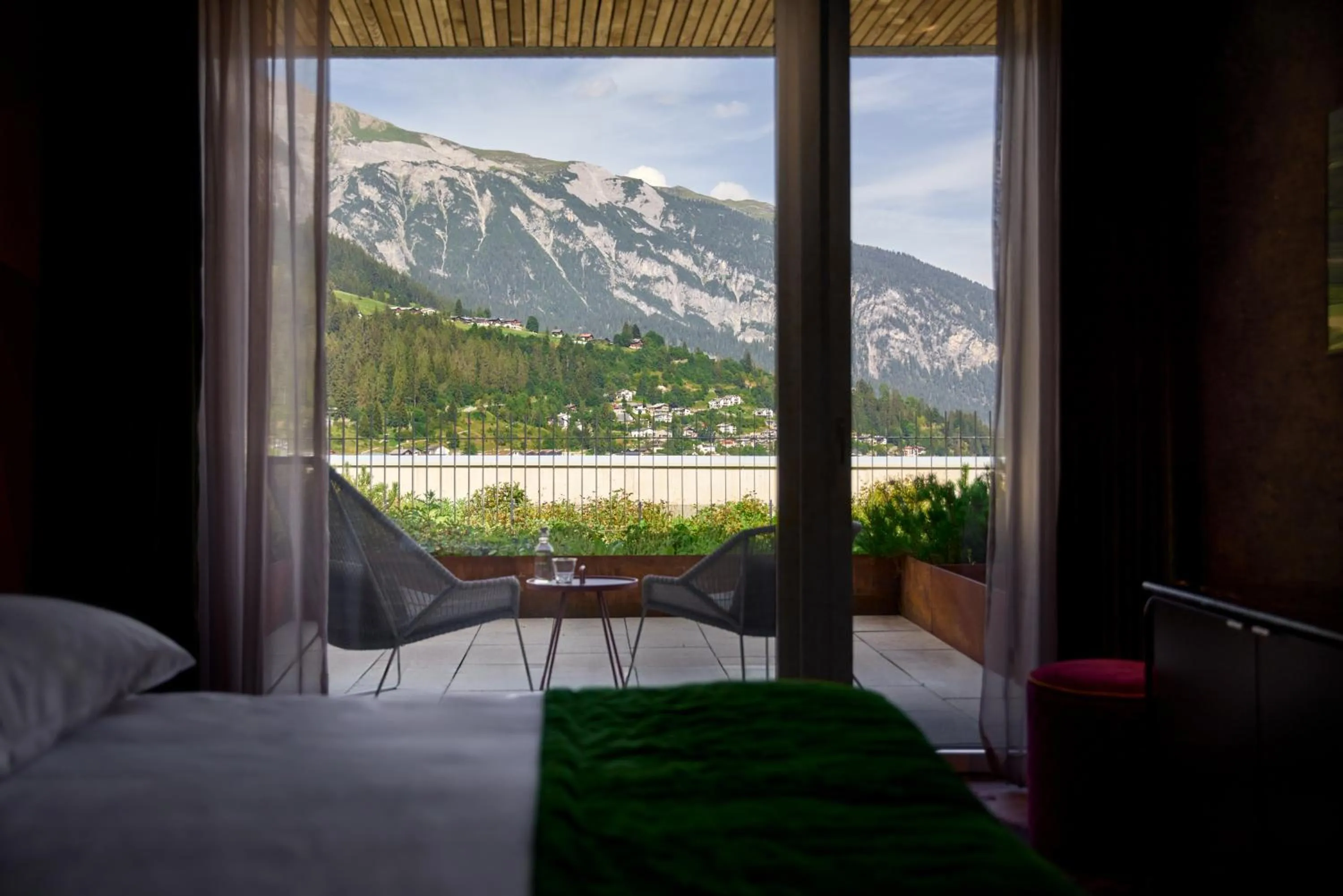 Photo of the whole room, Bed in Me and All Hotel Flims, by Hyatt