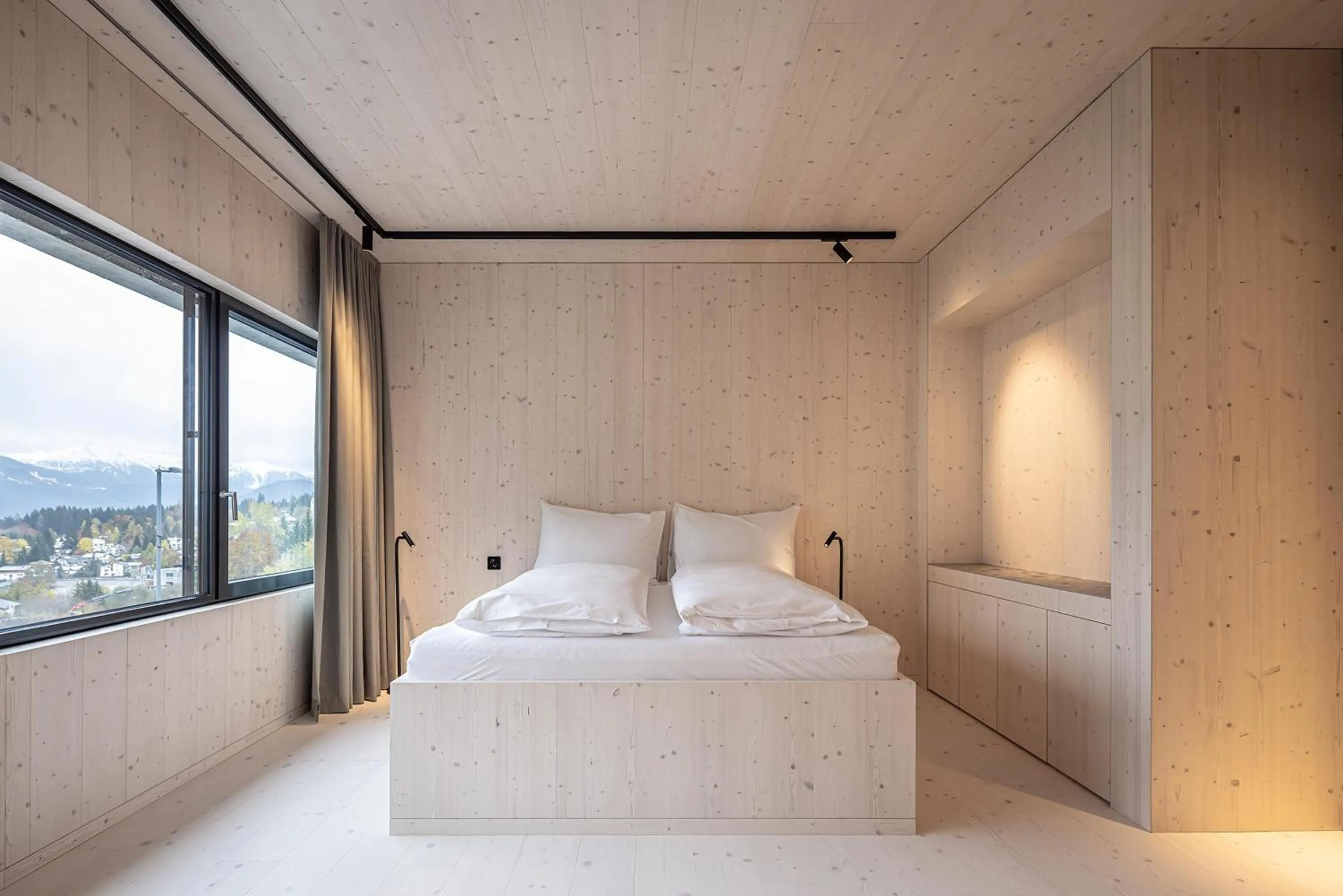 Bedroom, Bed in Me and All Hotel Flims, by Hyatt