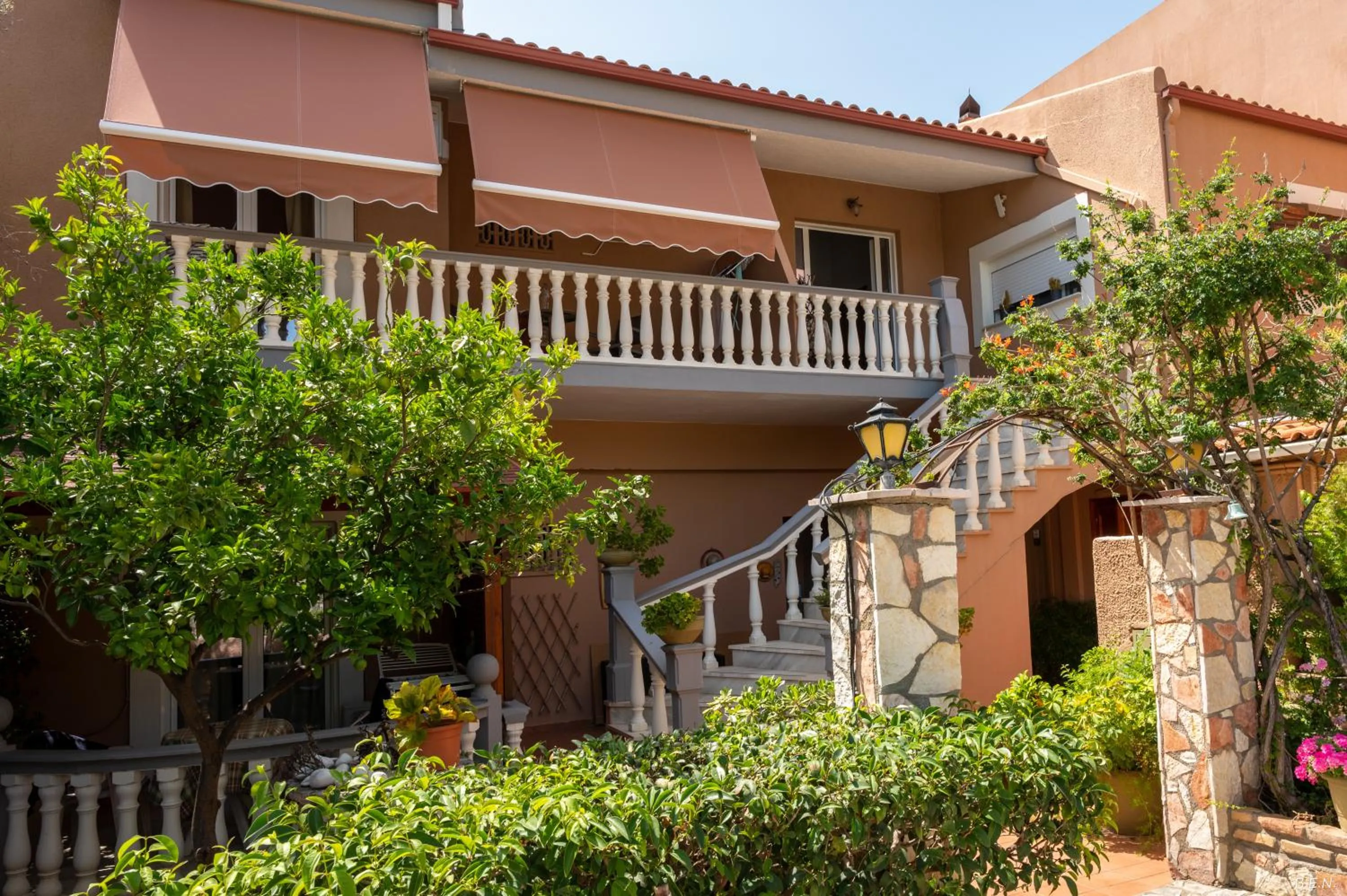 Garden view in Castella Beach