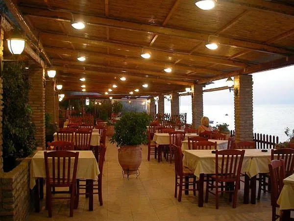 Restaurant/places to eat in Castella Beach