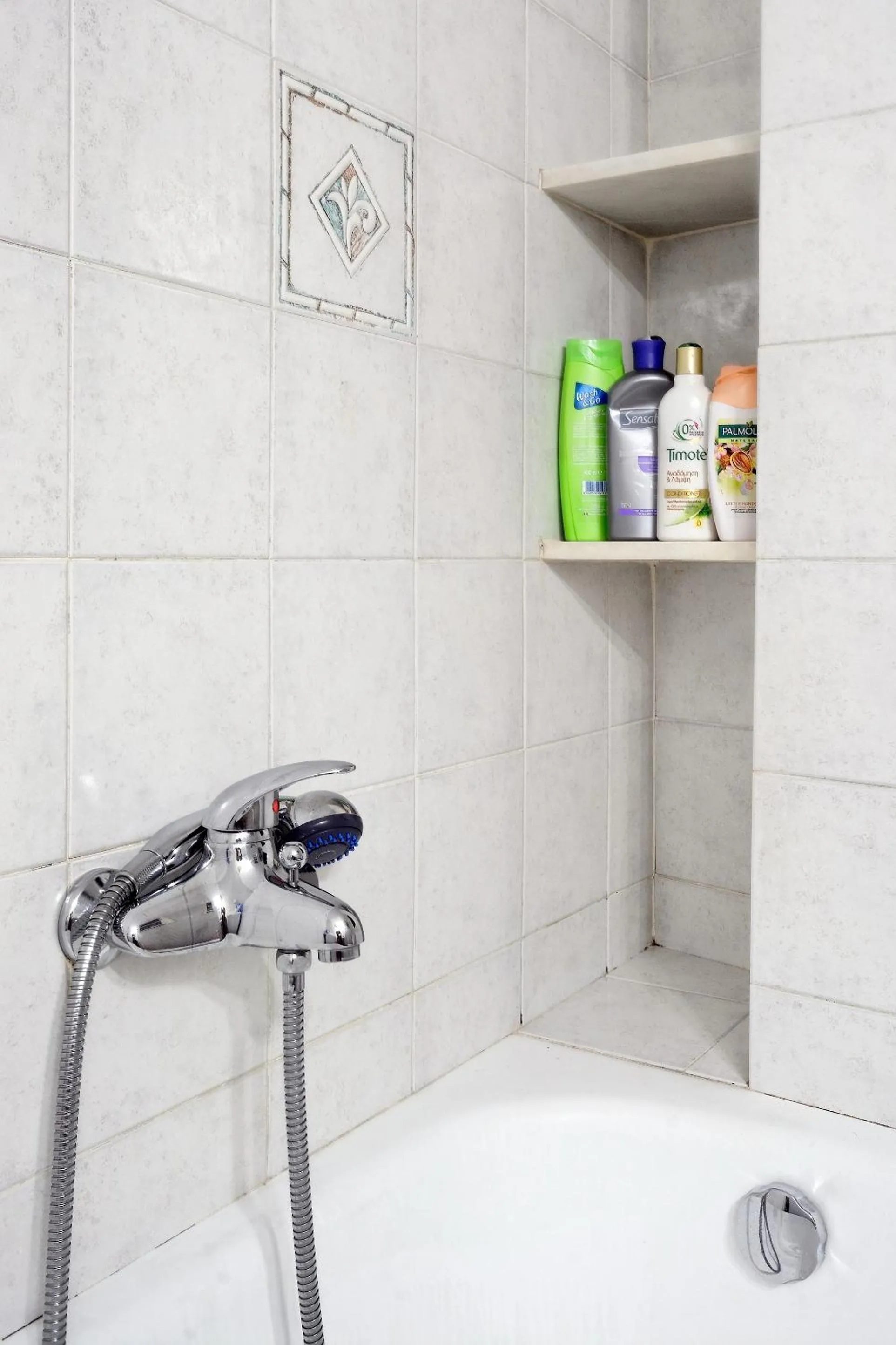 Bathroom in Athens Heartbeat