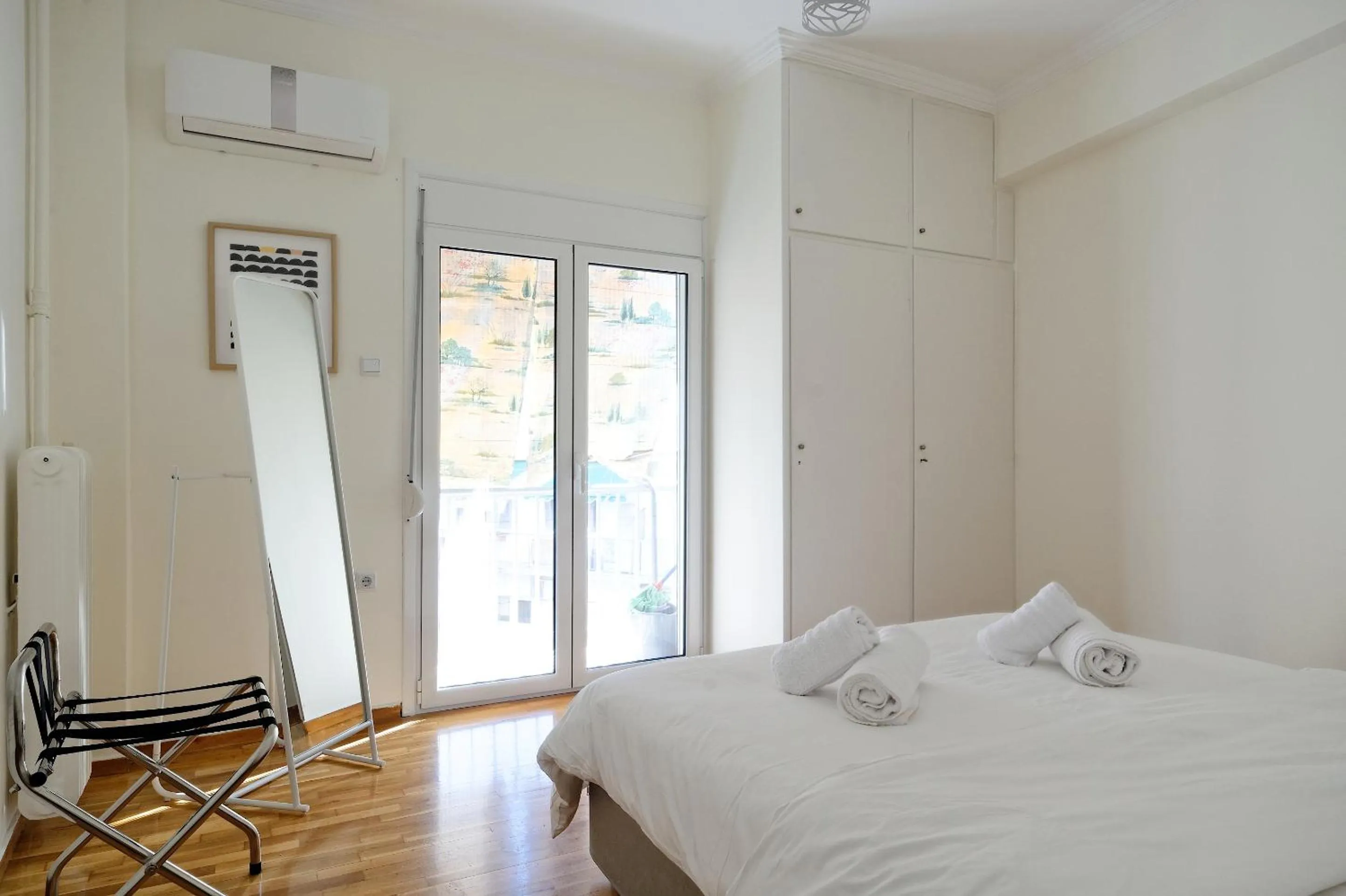 Bedroom, Bed in Athens Heartbeat