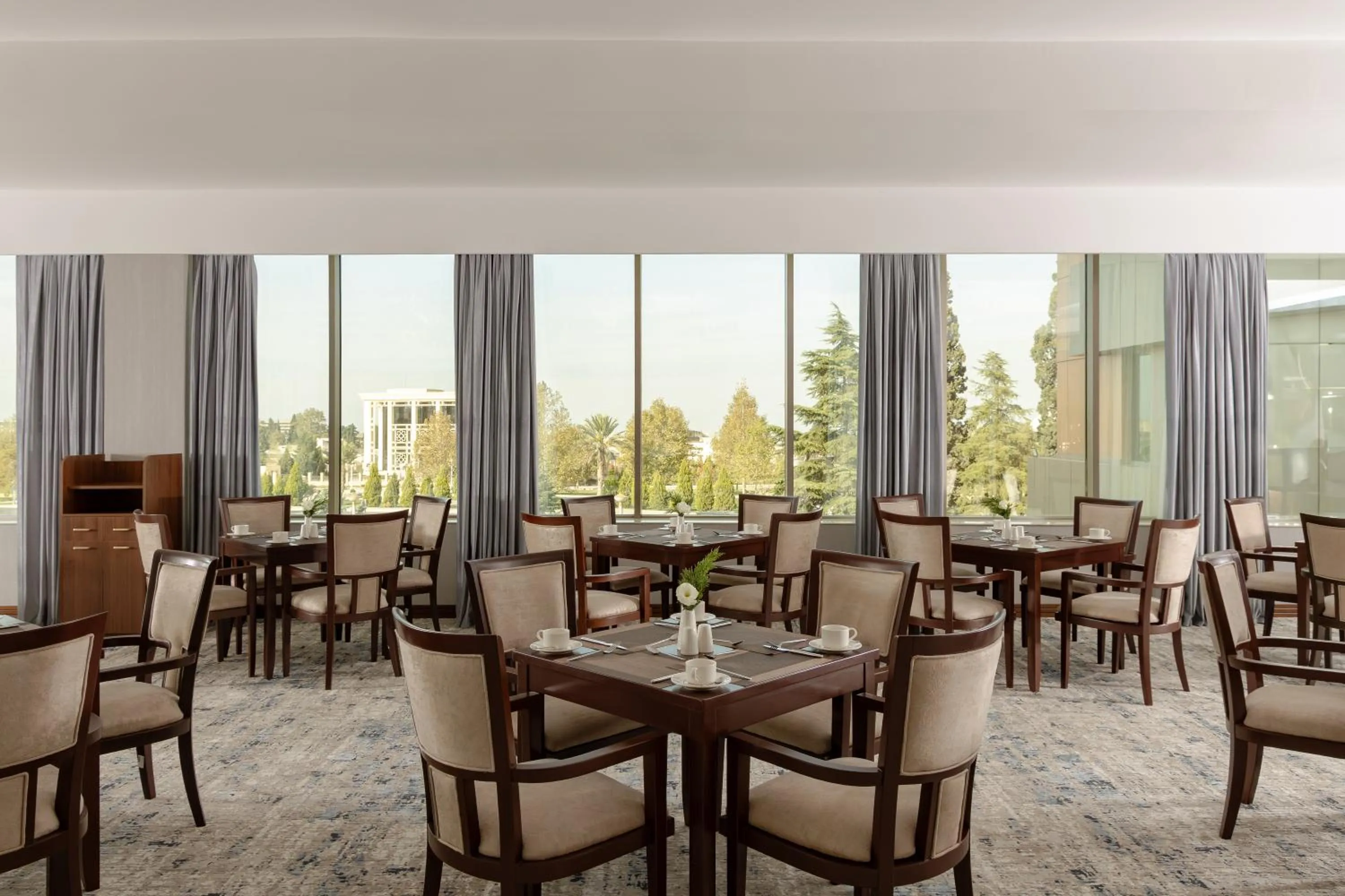 Restaurant/places to eat in Ramada Plaza by Wyndham Gence