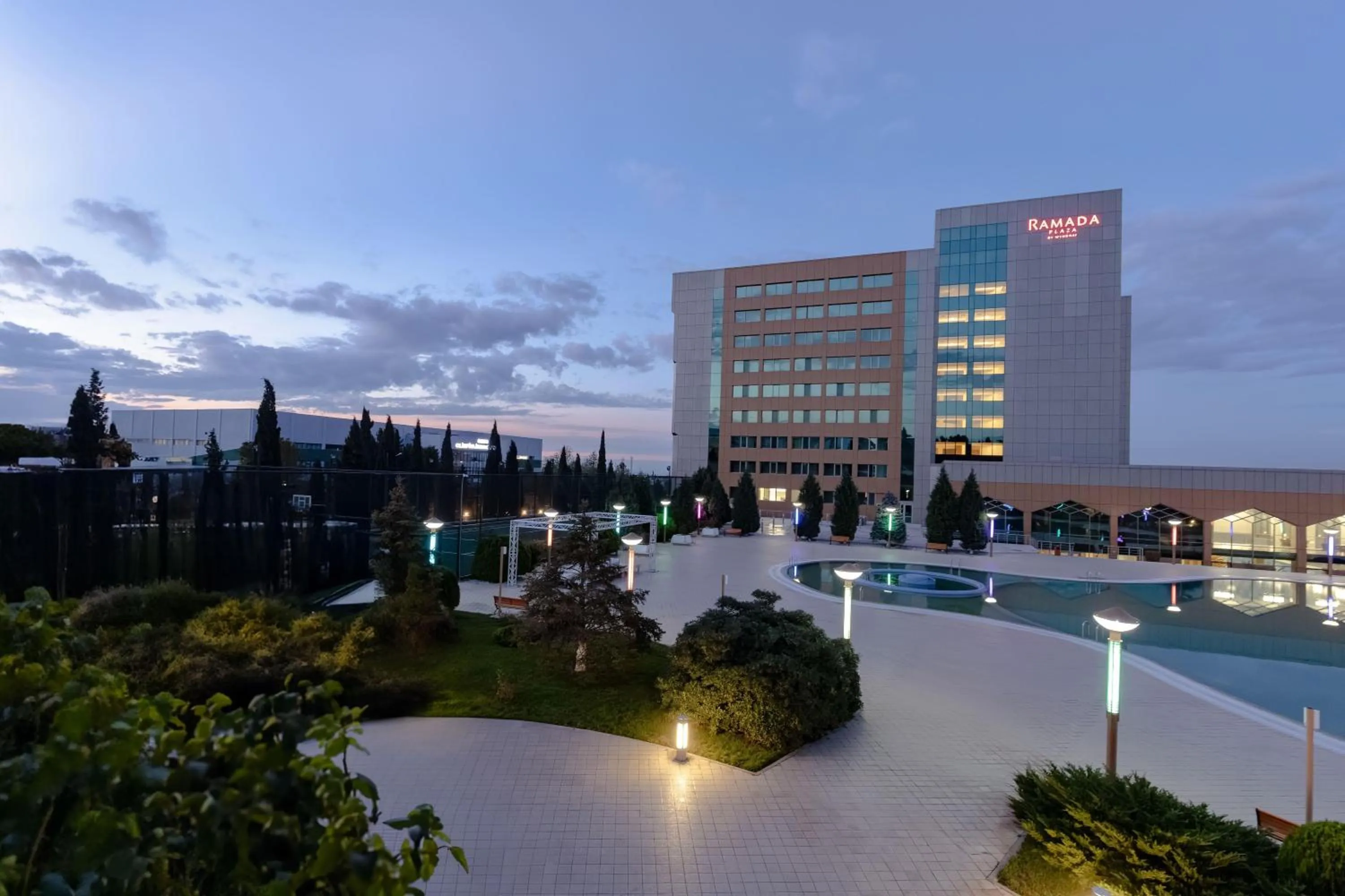 Restaurant/places to eat in Ramada Plaza by Wyndham Gence