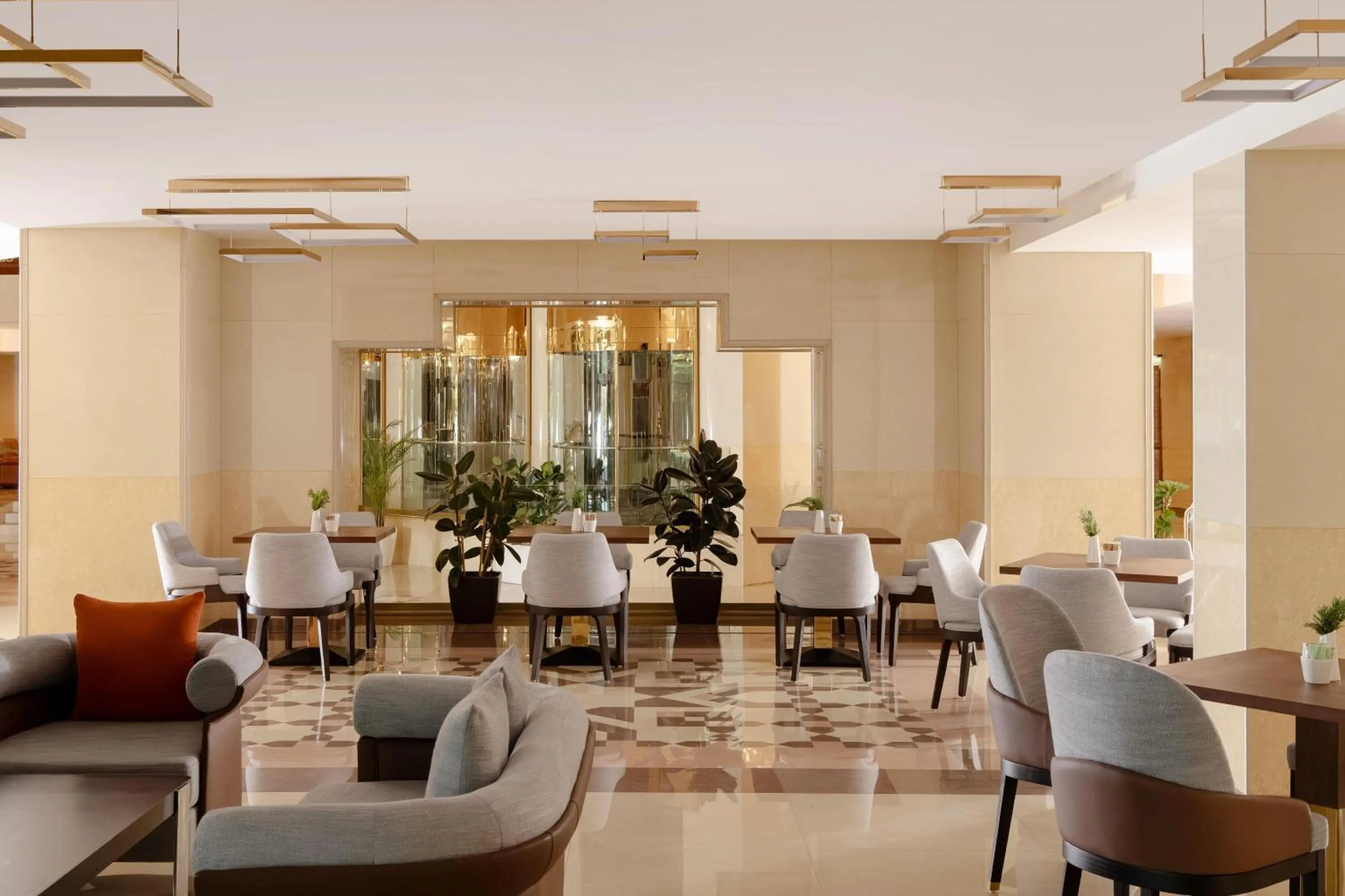 Lounge or bar in Ramada Plaza by Wyndham Gence