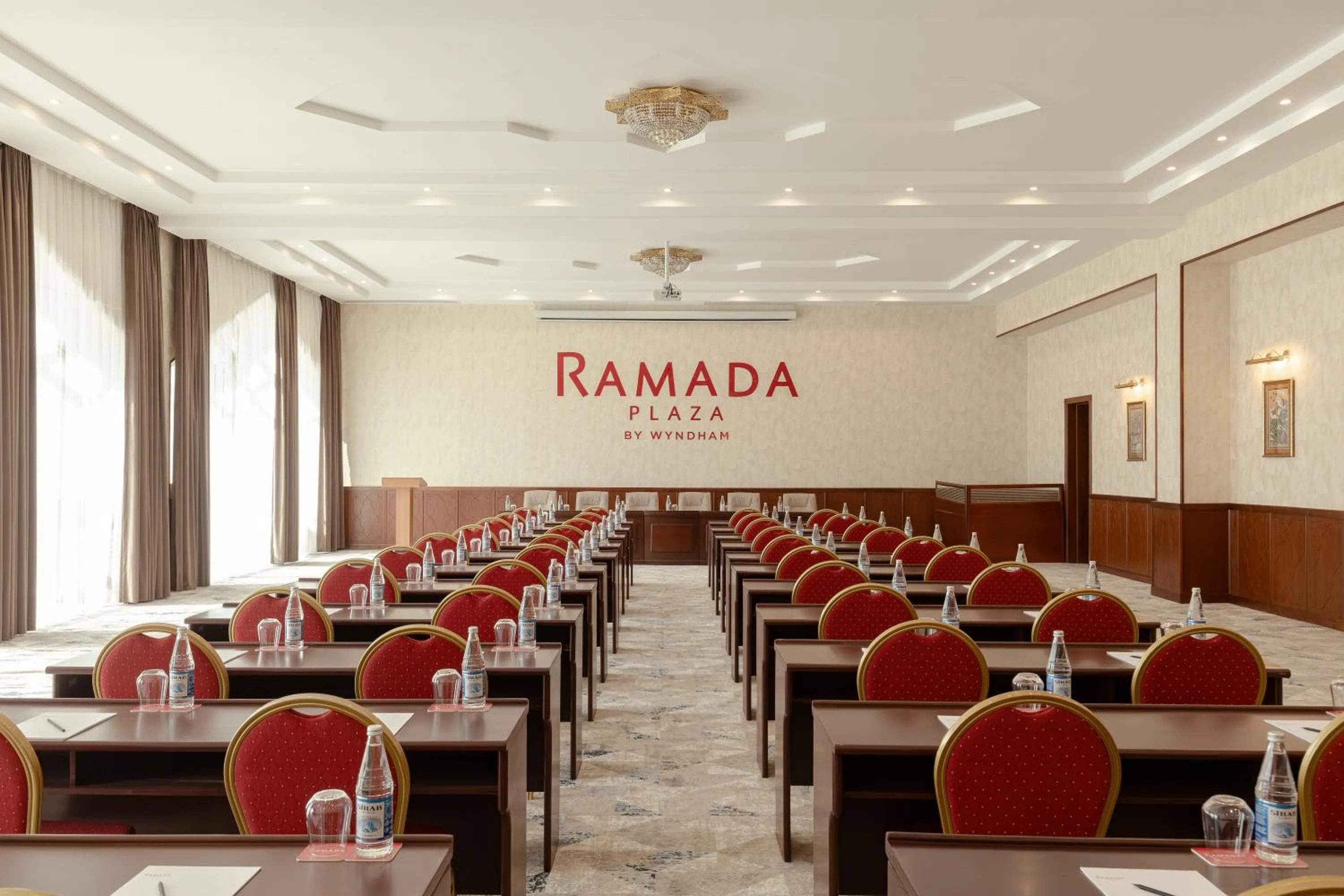 Meeting/conference room in Ramada Plaza by Wyndham Gence