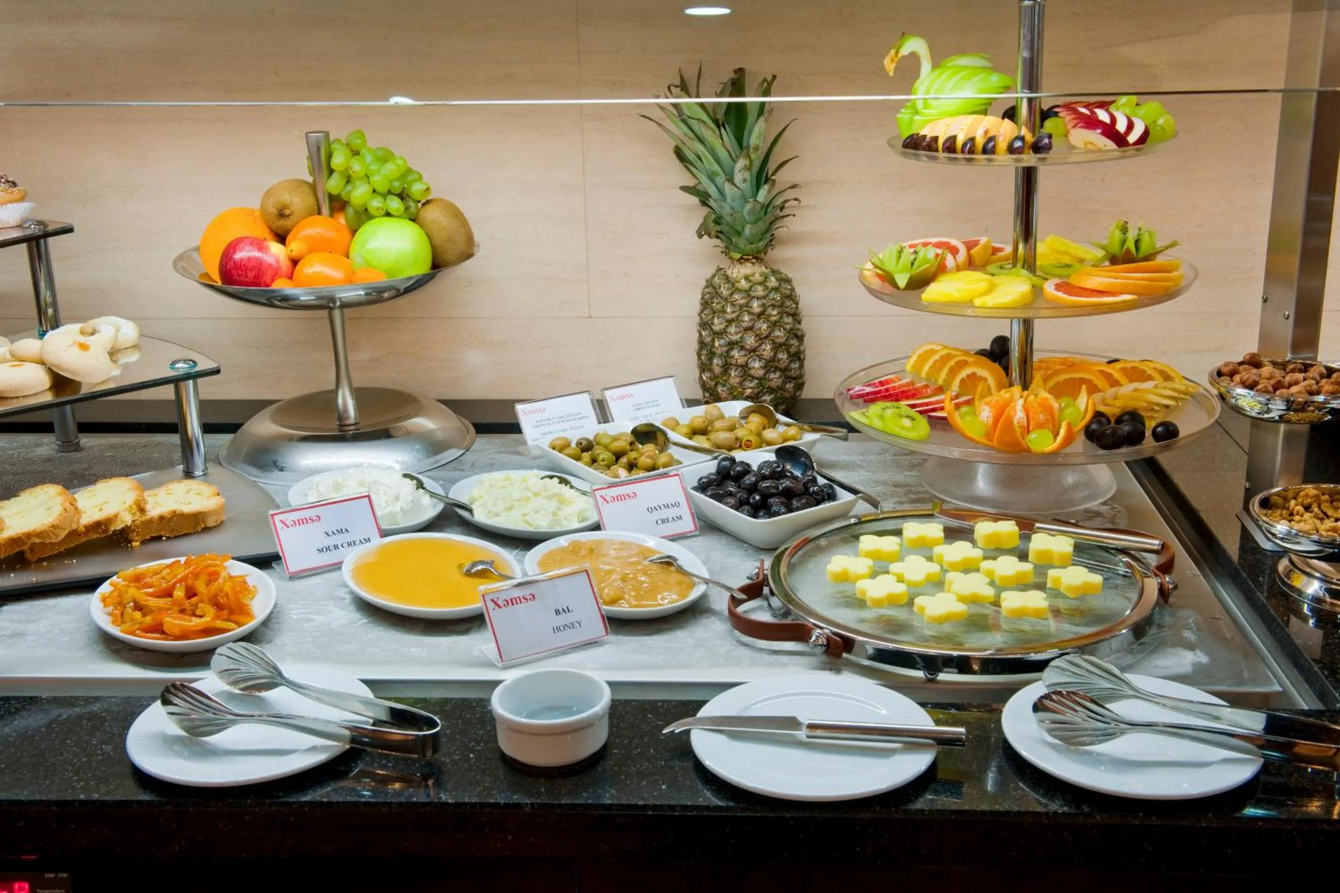 Food and drinks in Ramada Plaza by Wyndham Gence