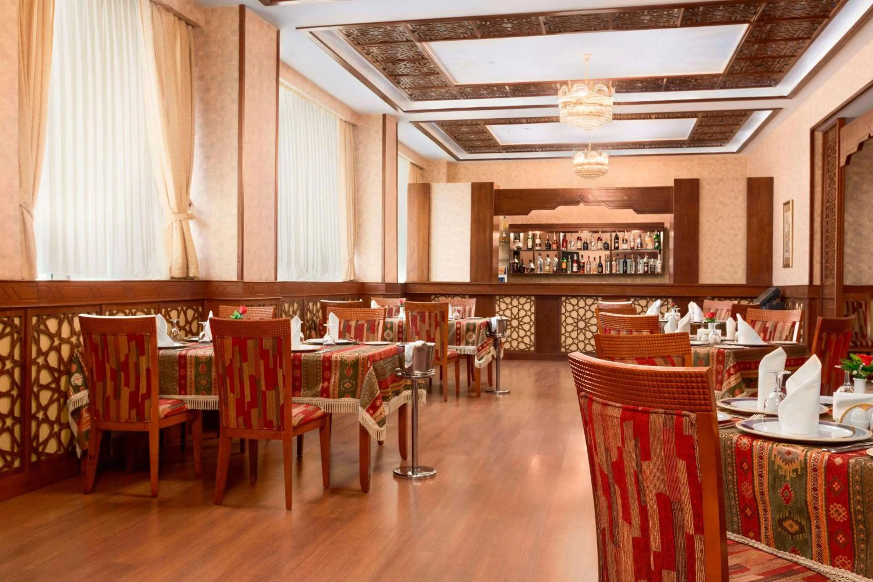 Restaurant/places to eat in Ramada Plaza by Wyndham Gence