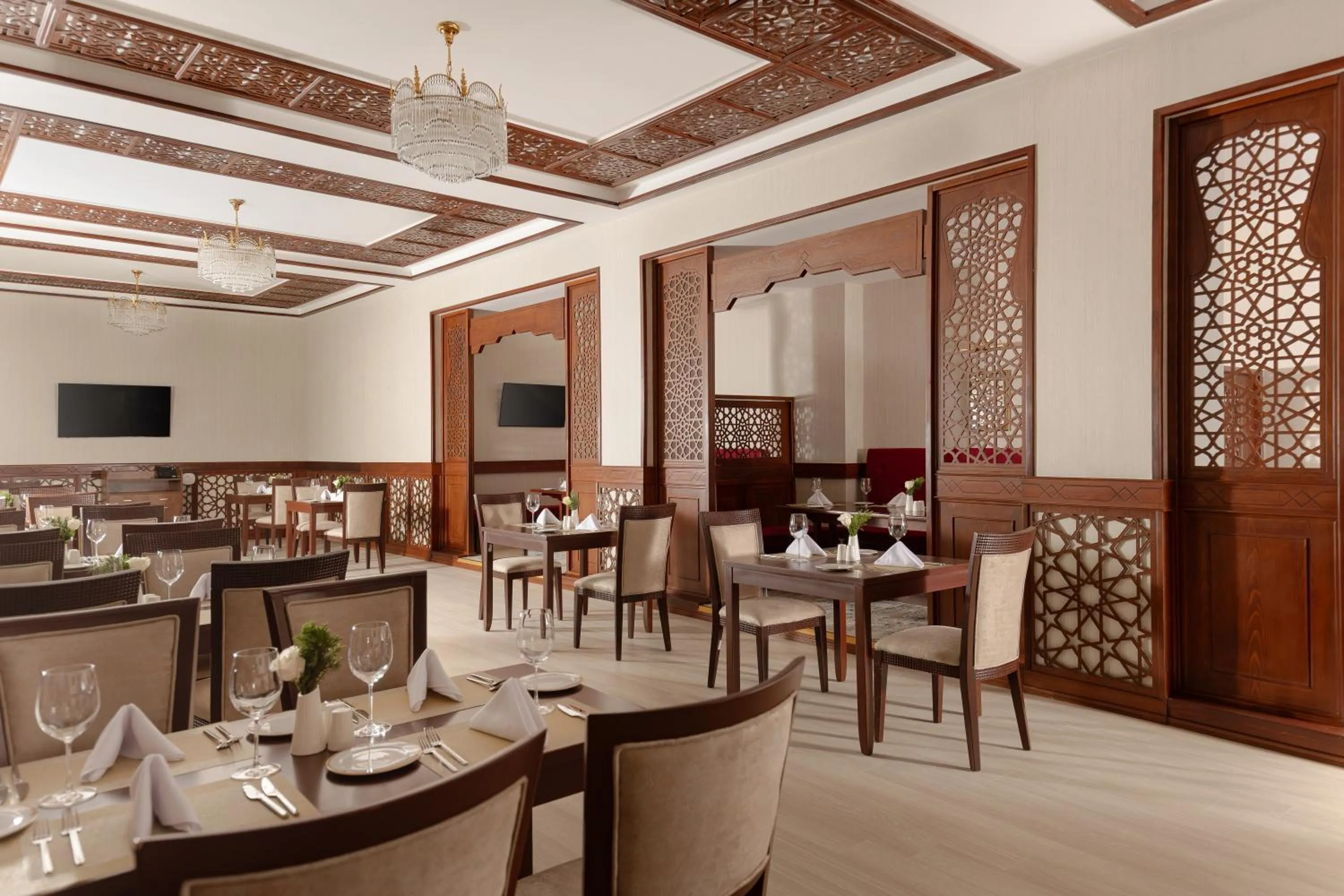 Restaurant/places to eat in Ramada Plaza by Wyndham Gence