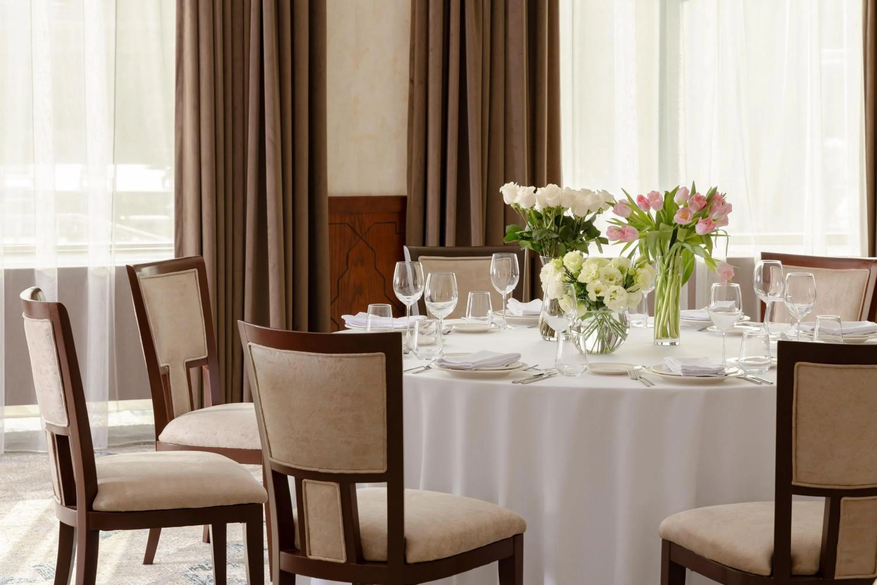 Meeting/conference room in Ramada Plaza by Wyndham Gence