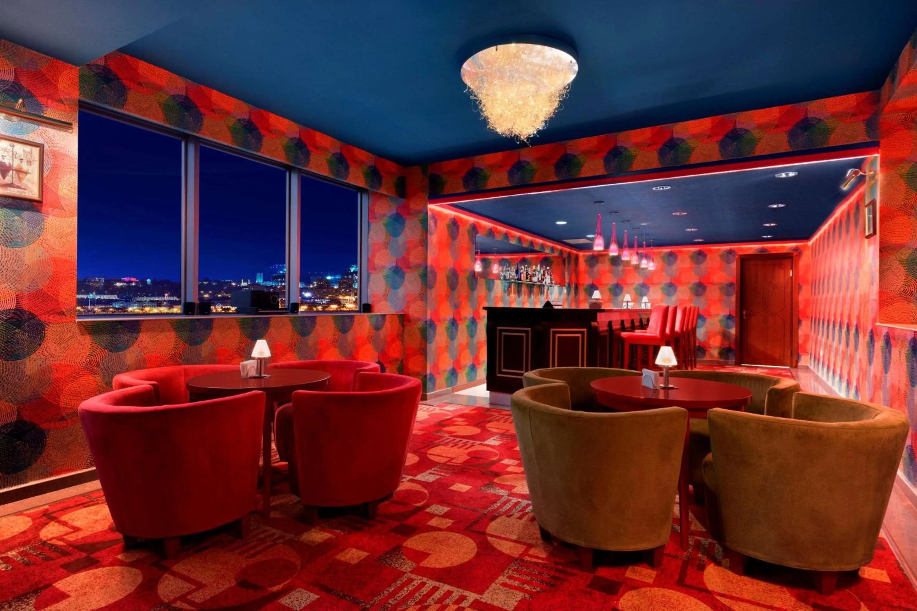 Lounge or bar in Ramada Plaza by Wyndham Gence