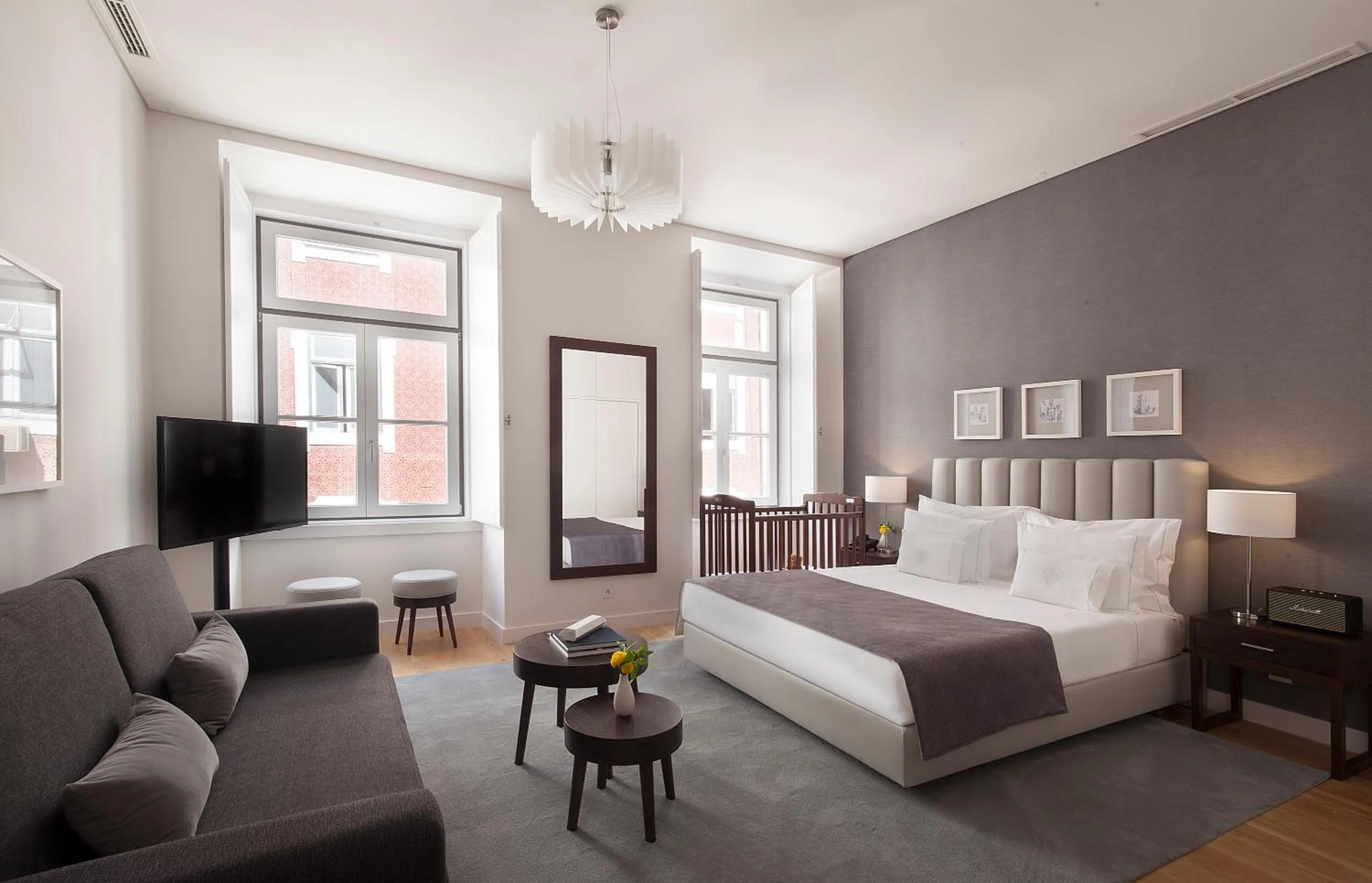 TV and multimedia, Bed in Grape Harbor Prata Apartments