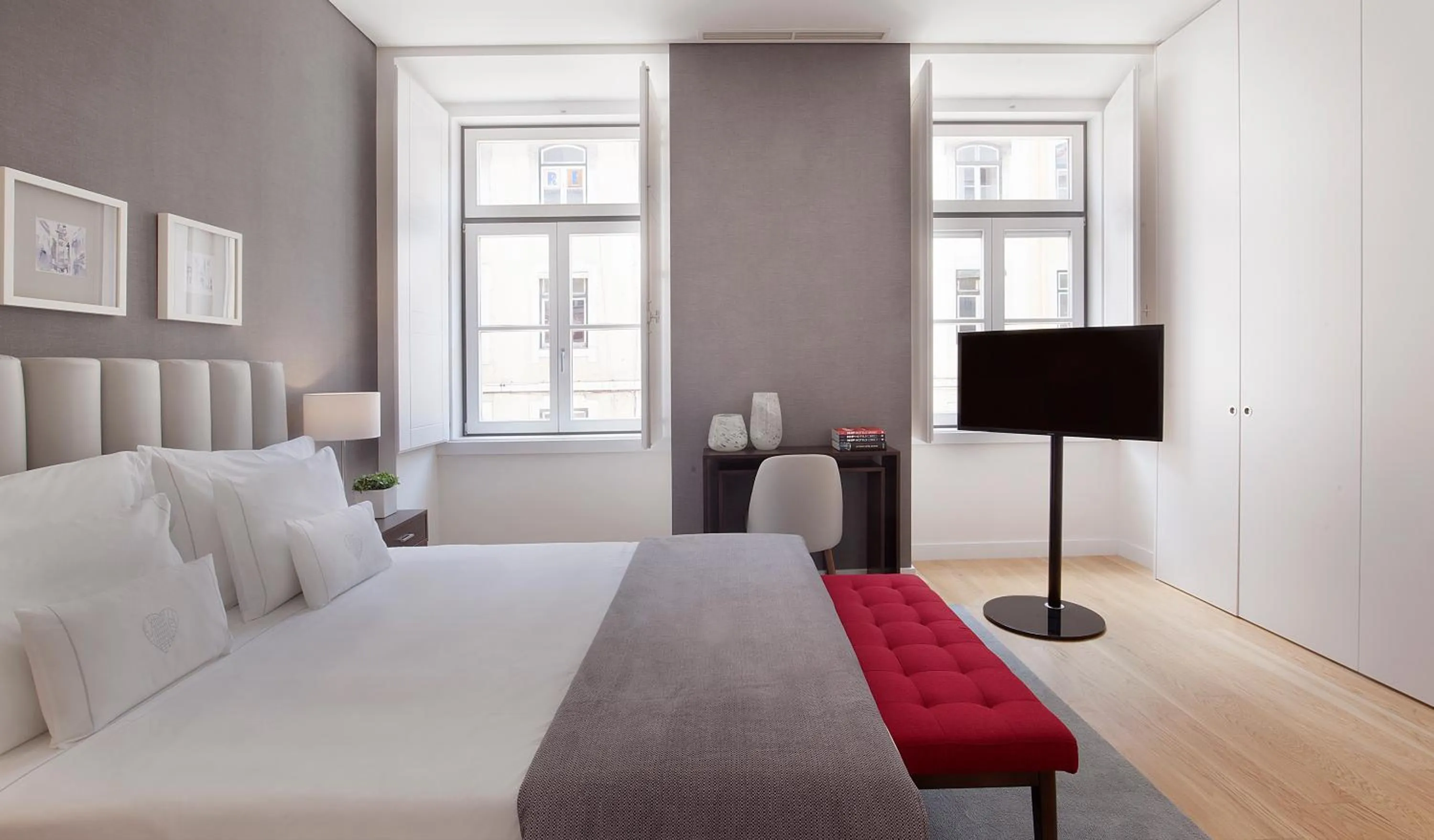 Bed in Grape Harbor Prata Apartments