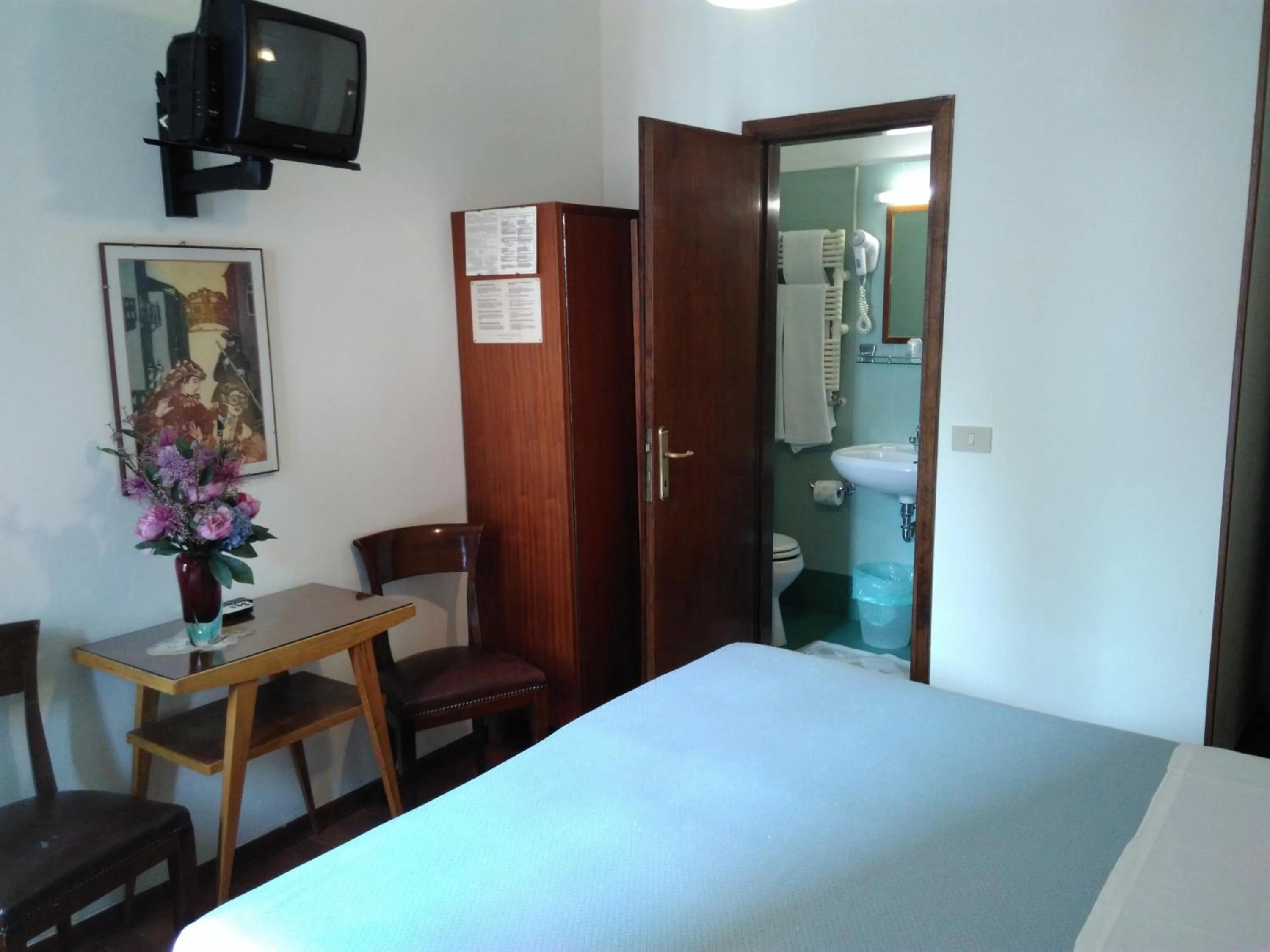 Photo of the whole room, Bed in Albergo Al Gobbo