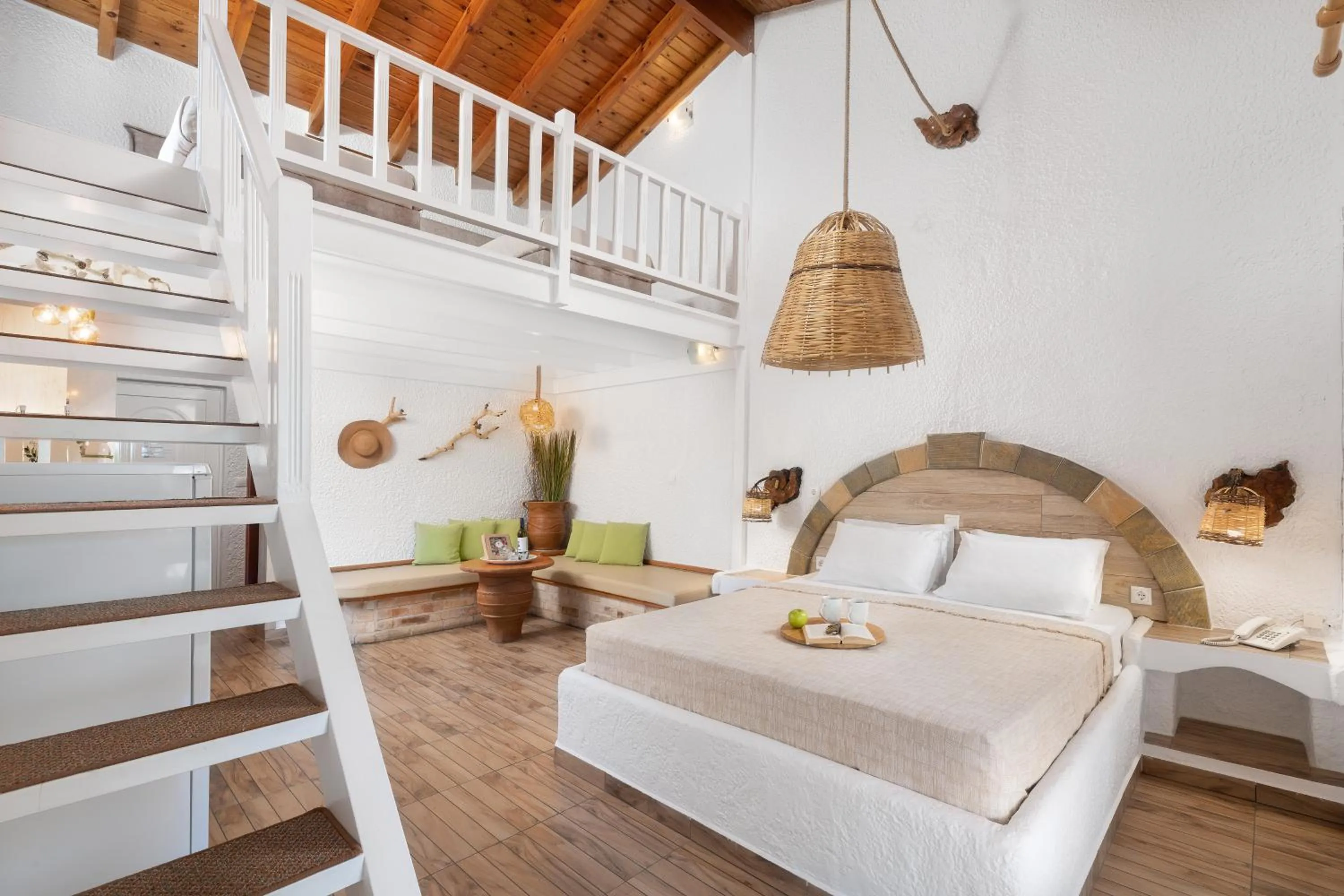 Bed in Elefteria Apts & Suites