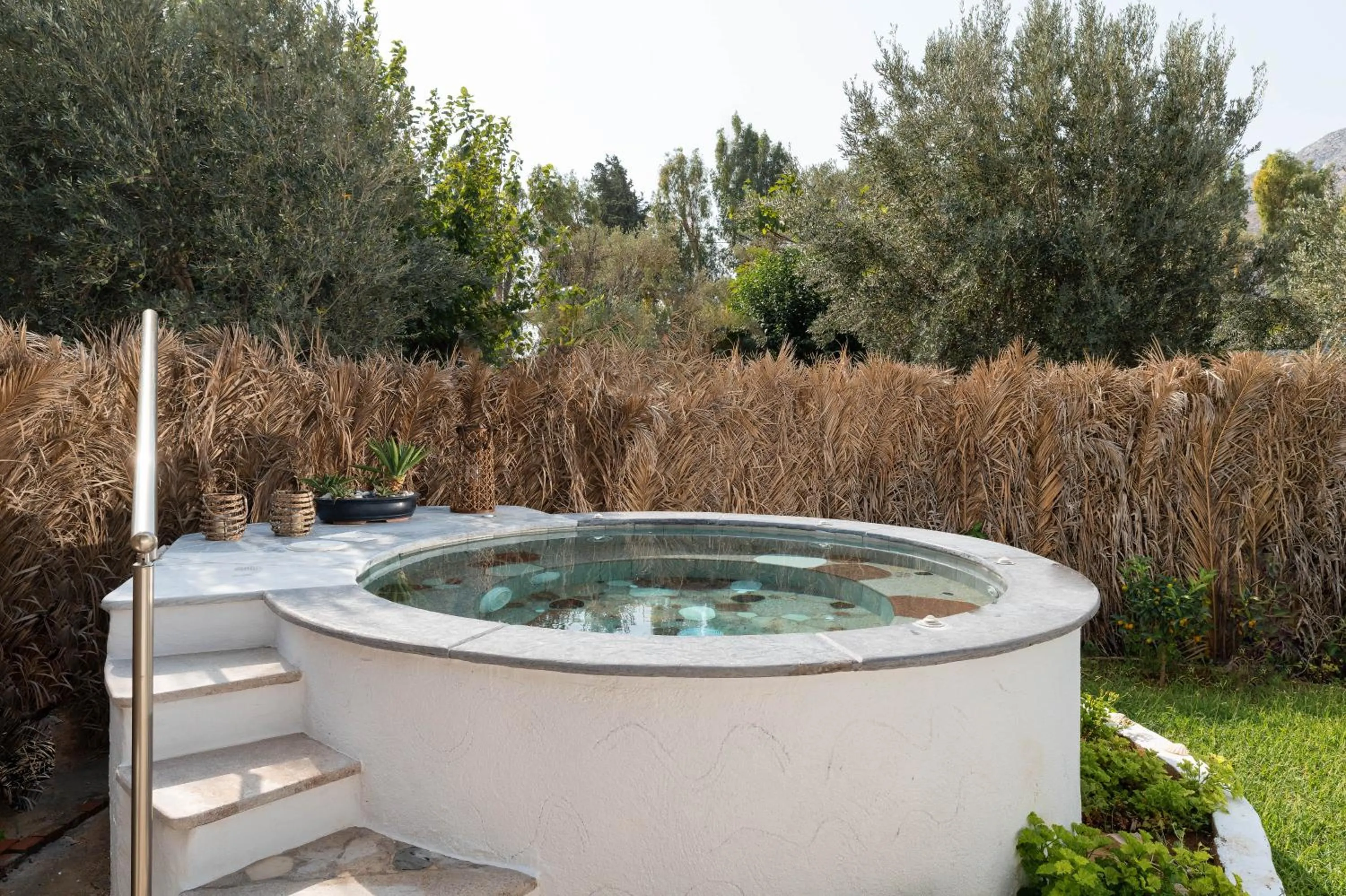 Garden view in Elefteria Apts & Suites