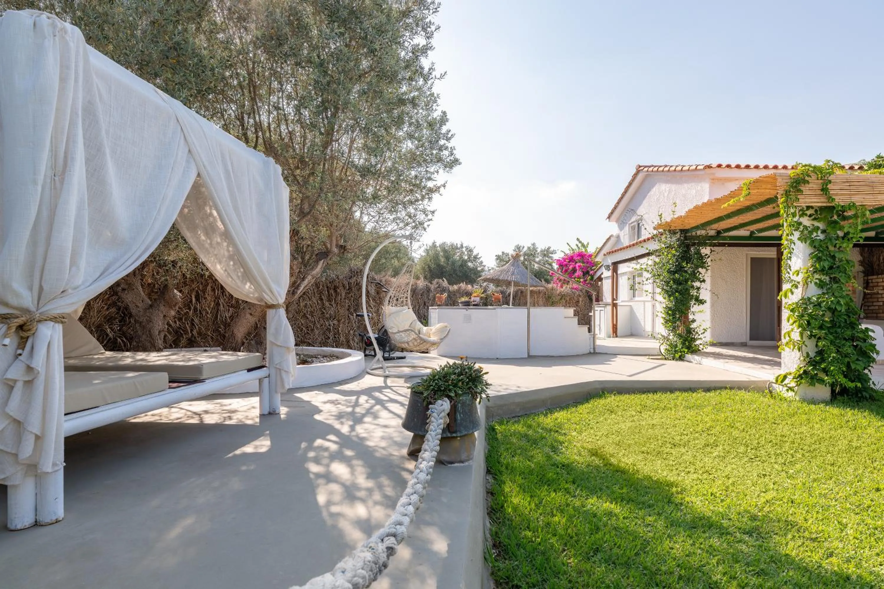 Garden in Elefteria Apts & Suites