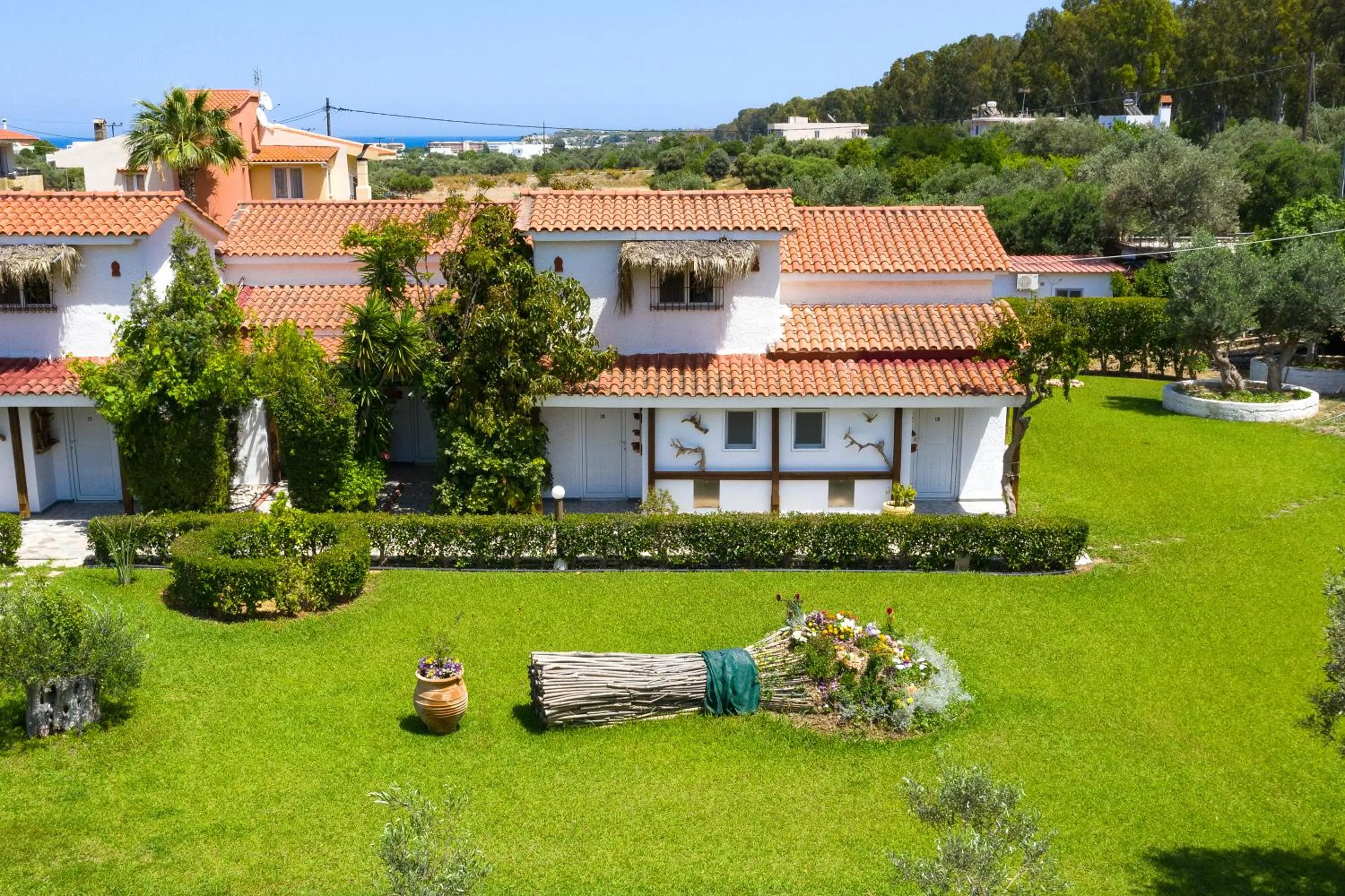 Property building in Elefteria Apts & Suites