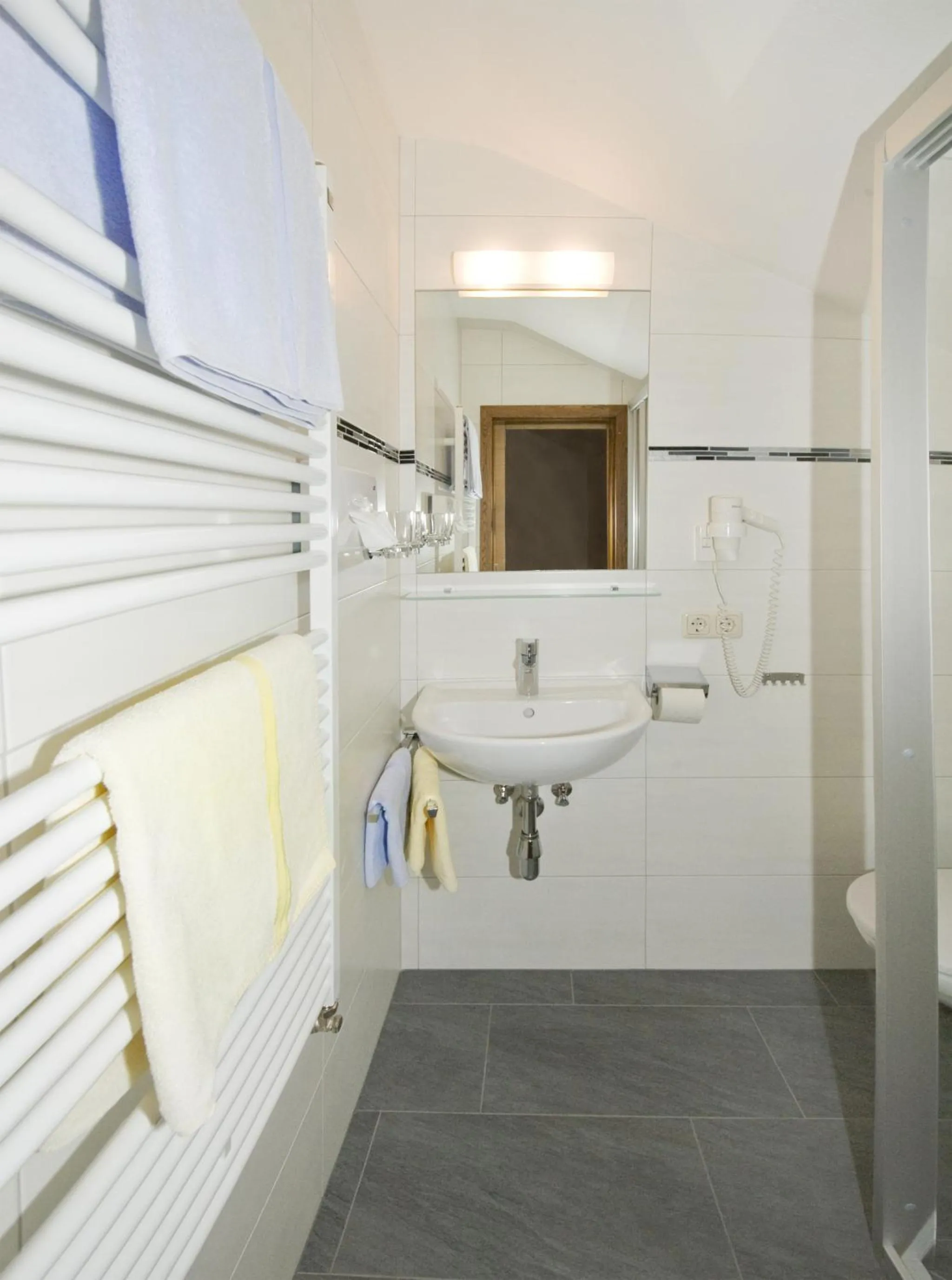 Bathroom in Pension Riedlsperger