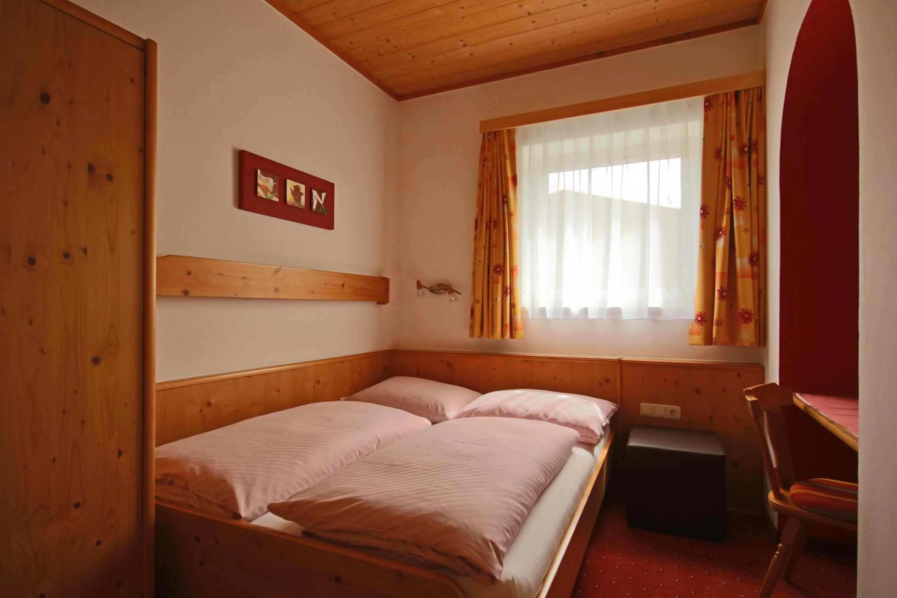 Bedroom, Bed in Pension Riedlsperger