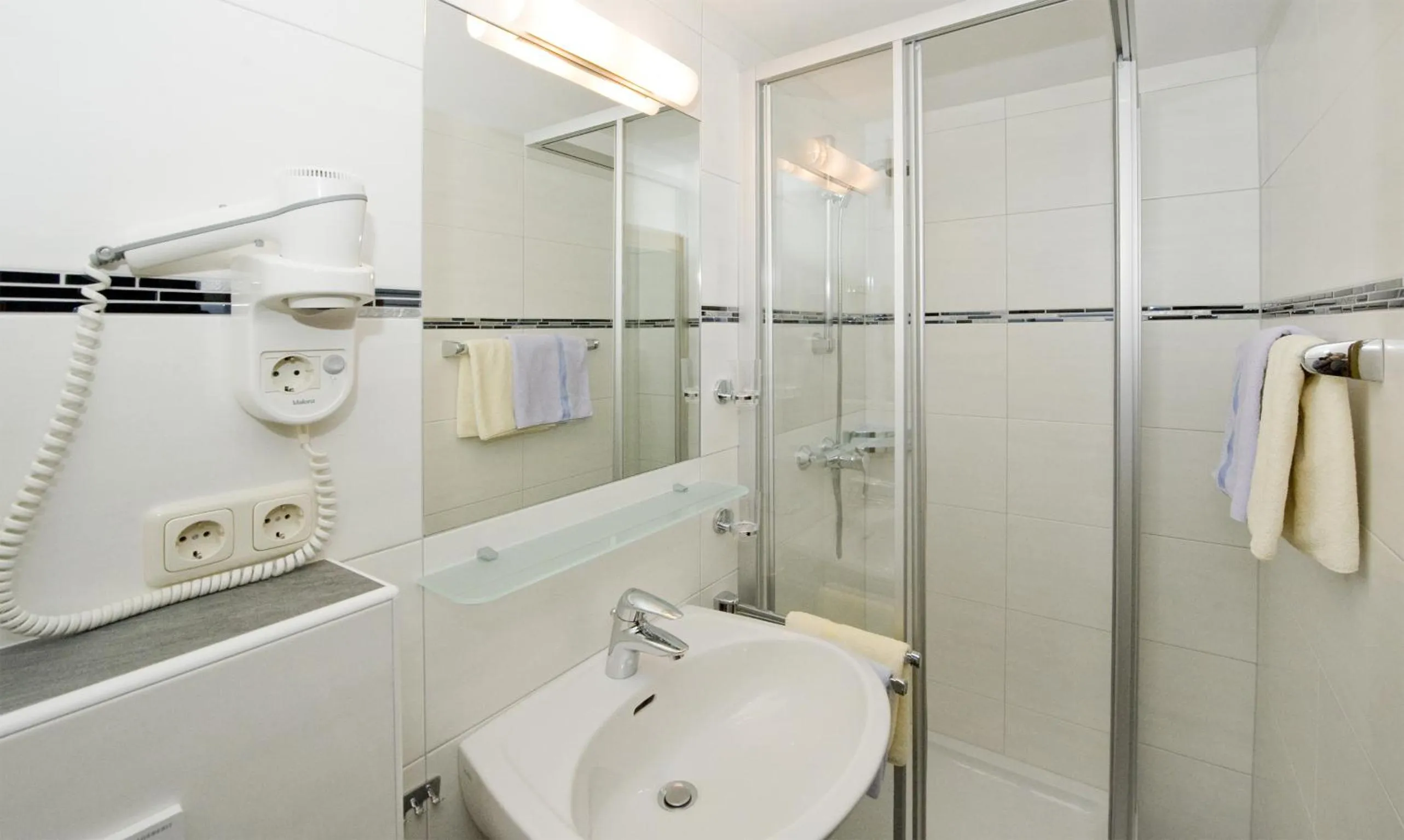 Bathroom in Pension Riedlsperger