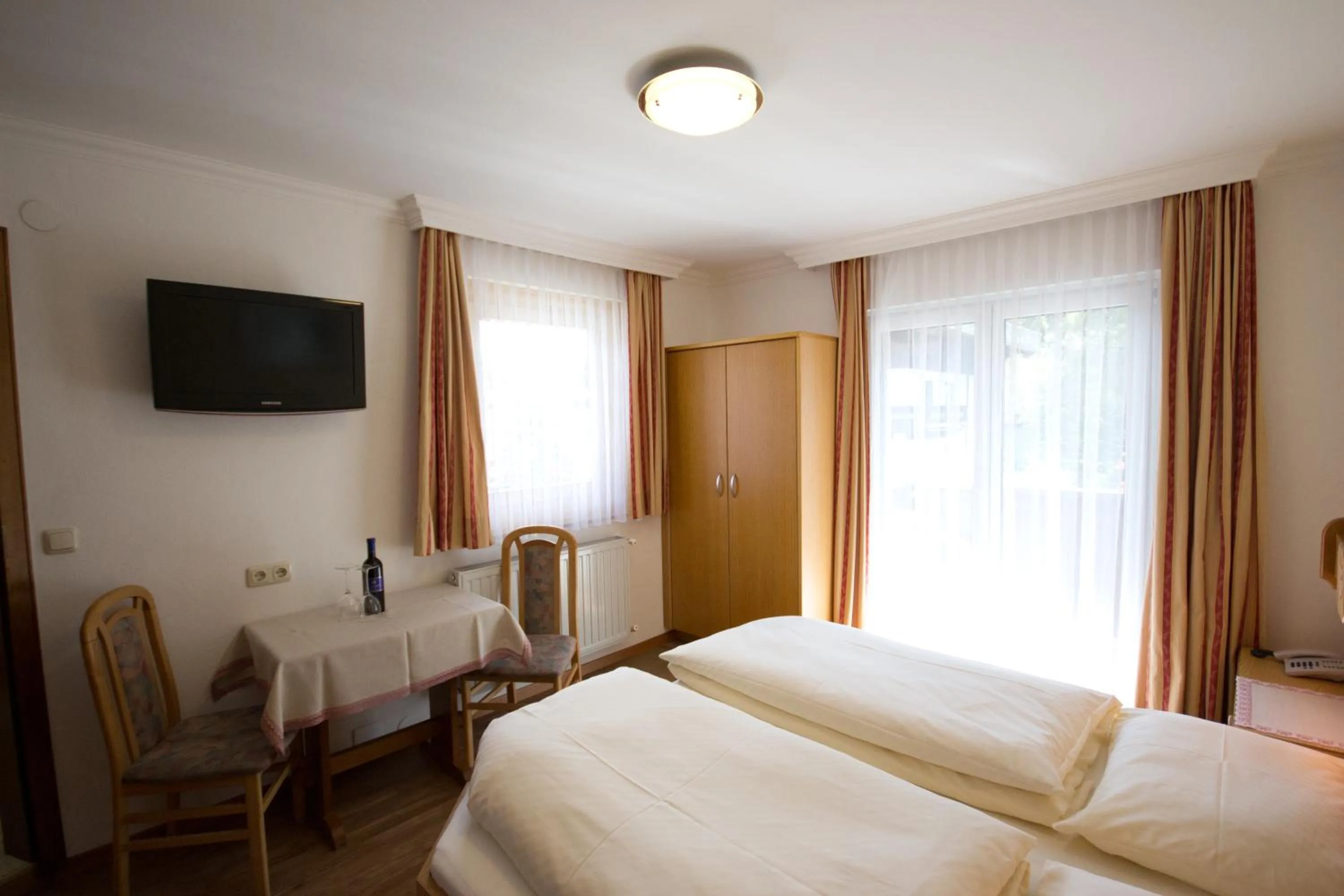 Photo of the whole room, Bed in Pension Riedlsperger