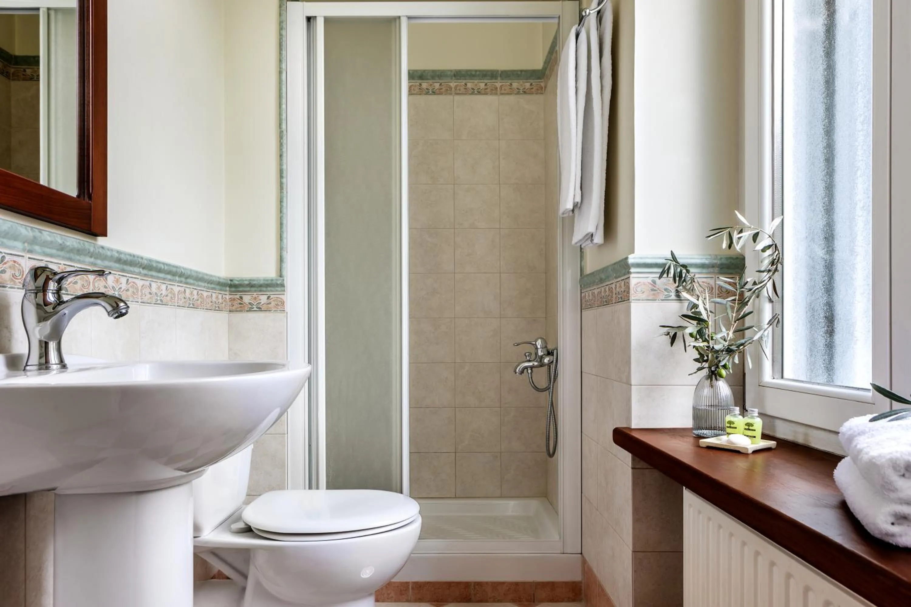 Shower in Archontiko Parnassus Dadi