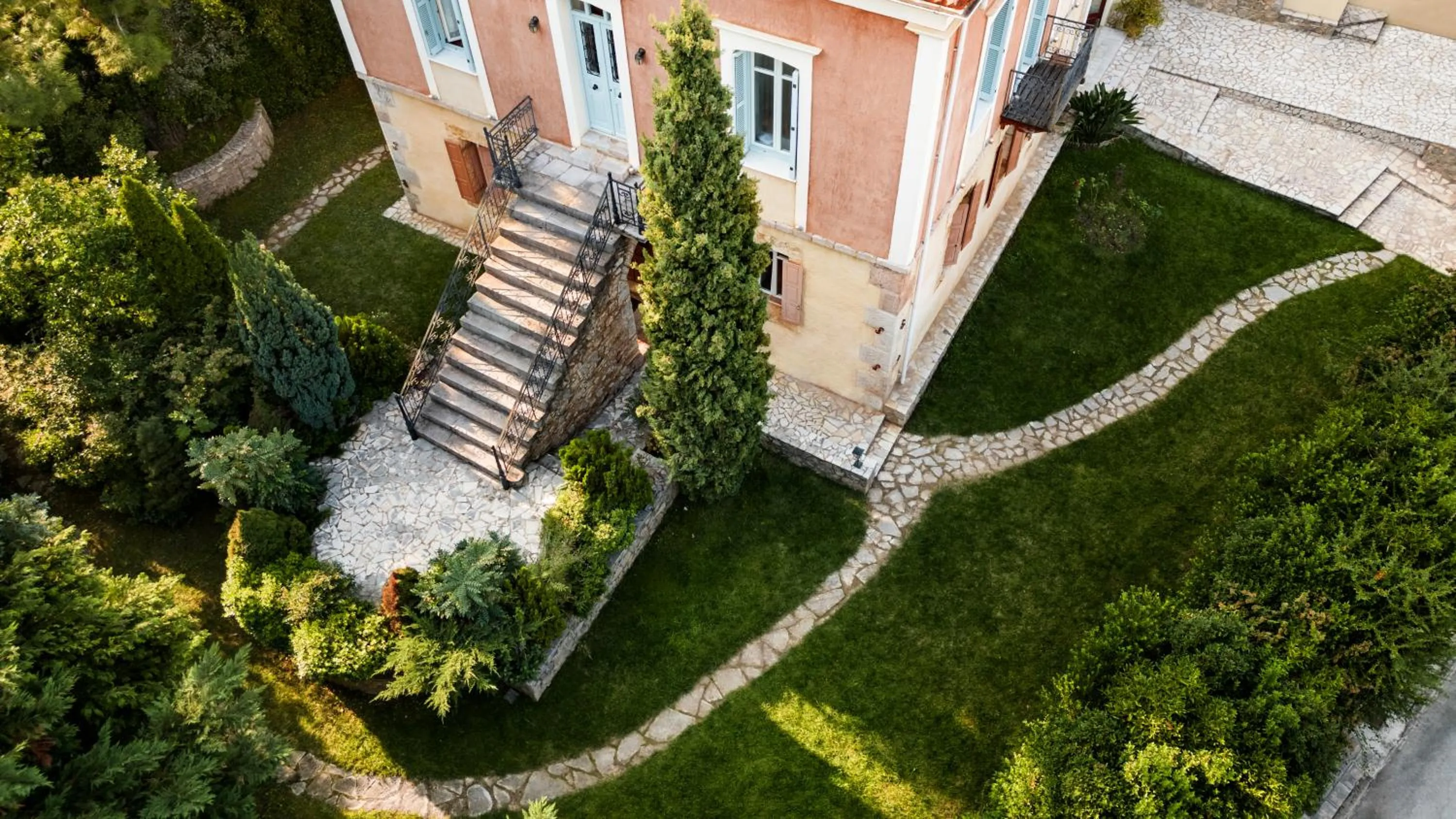 Garden in Archontiko Parnassus Dadi