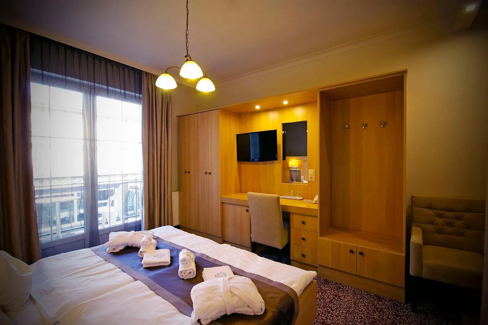 TV and multimedia, Bed in Xavin Wellness Hotel & Restaurant
