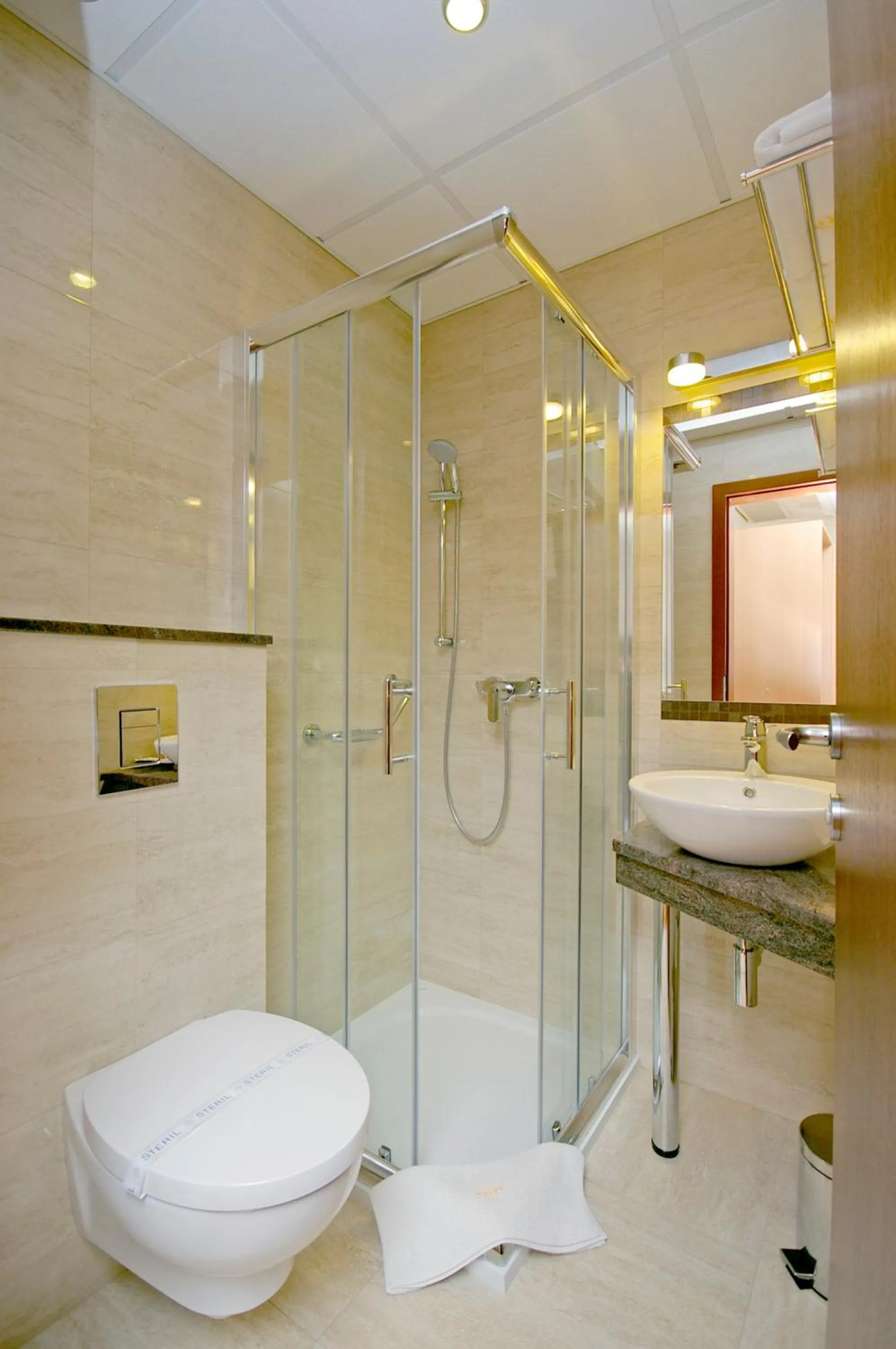 Shower in Xavin Wellness Hotel & Restaurant