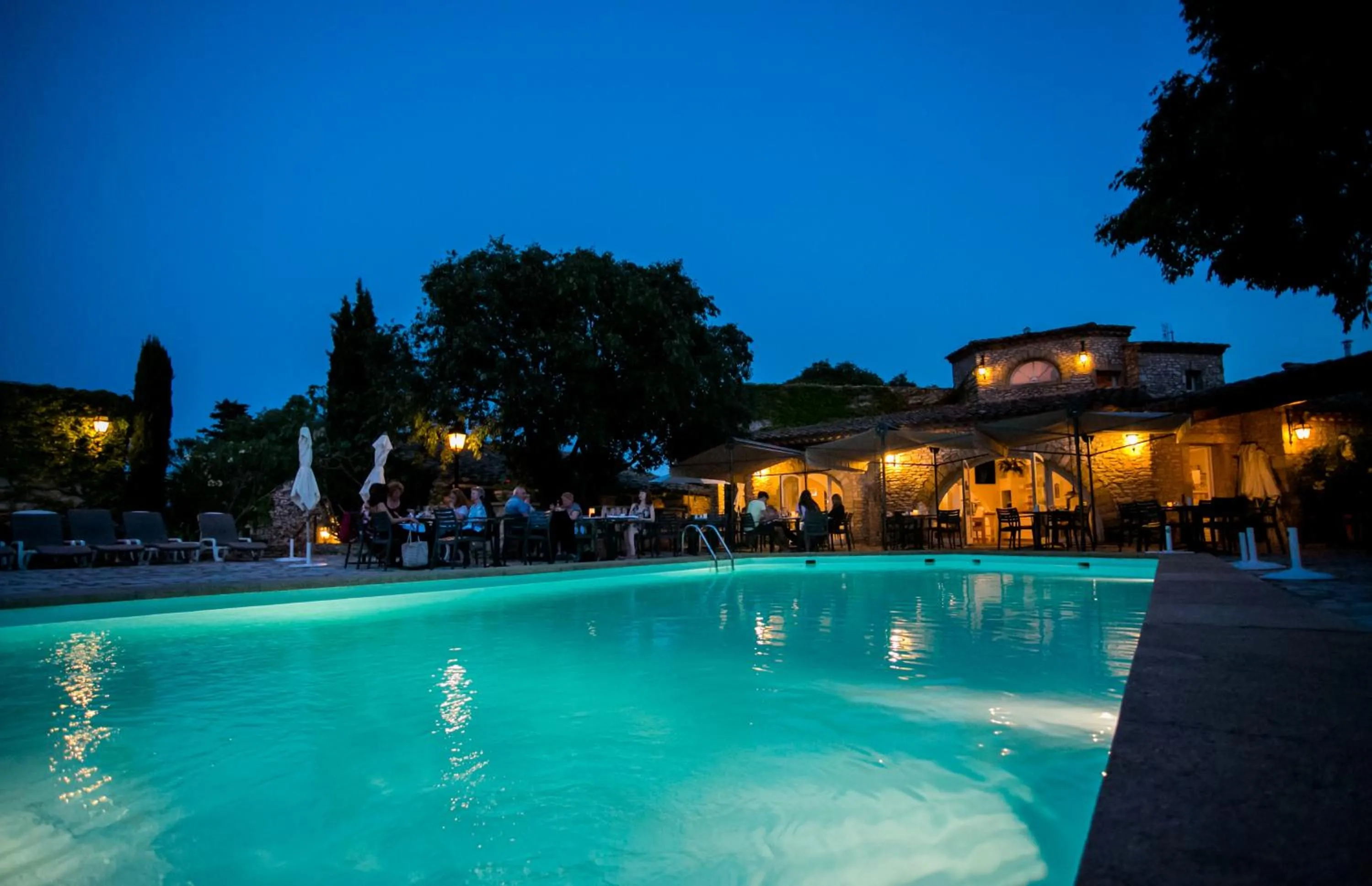 Restaurant/places to eat in L'Enclos des Lauriers Roses