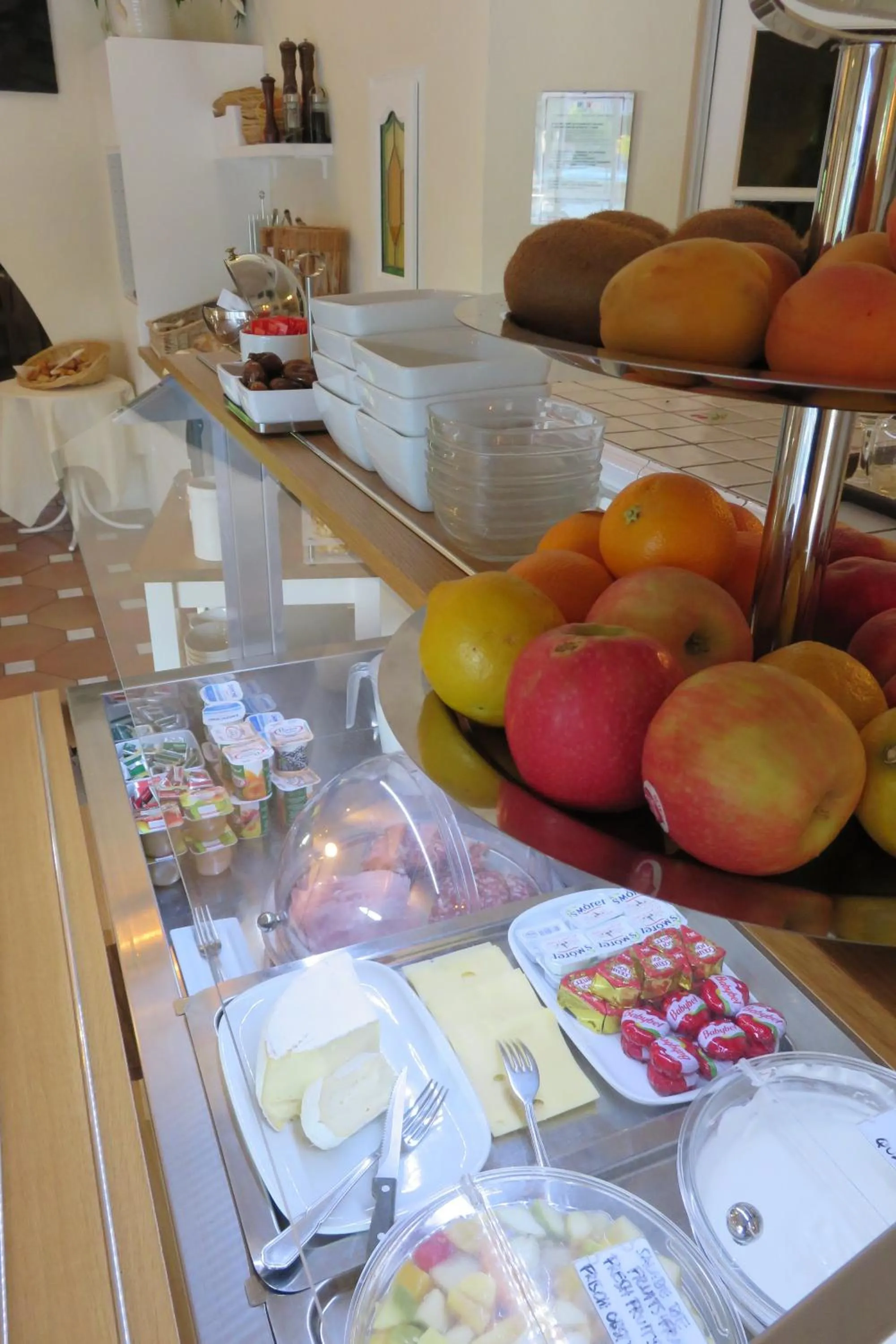 Restaurant/places to eat in L'Enclos des Lauriers Roses