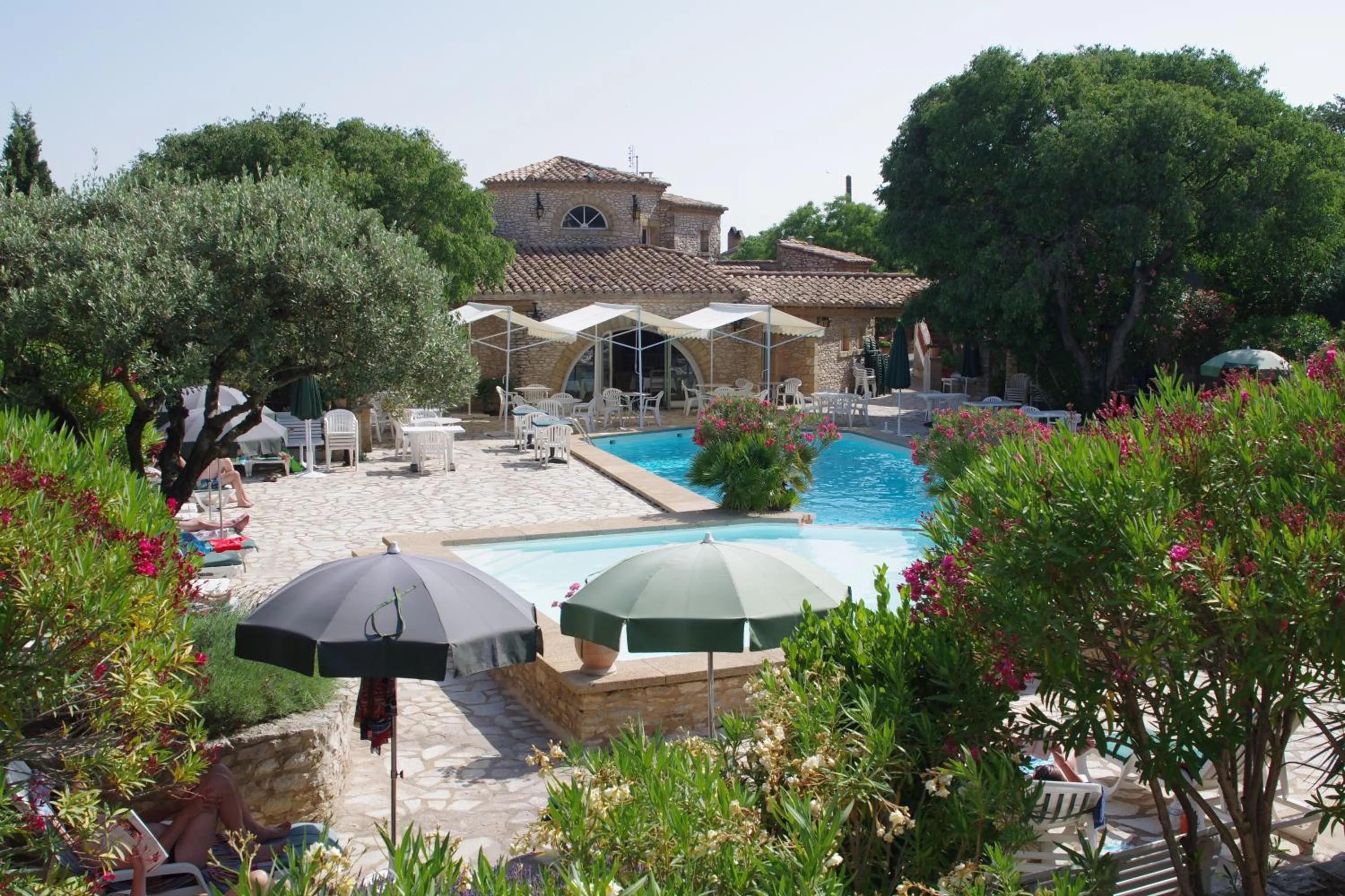 Property building in L'Enclos des Lauriers Roses