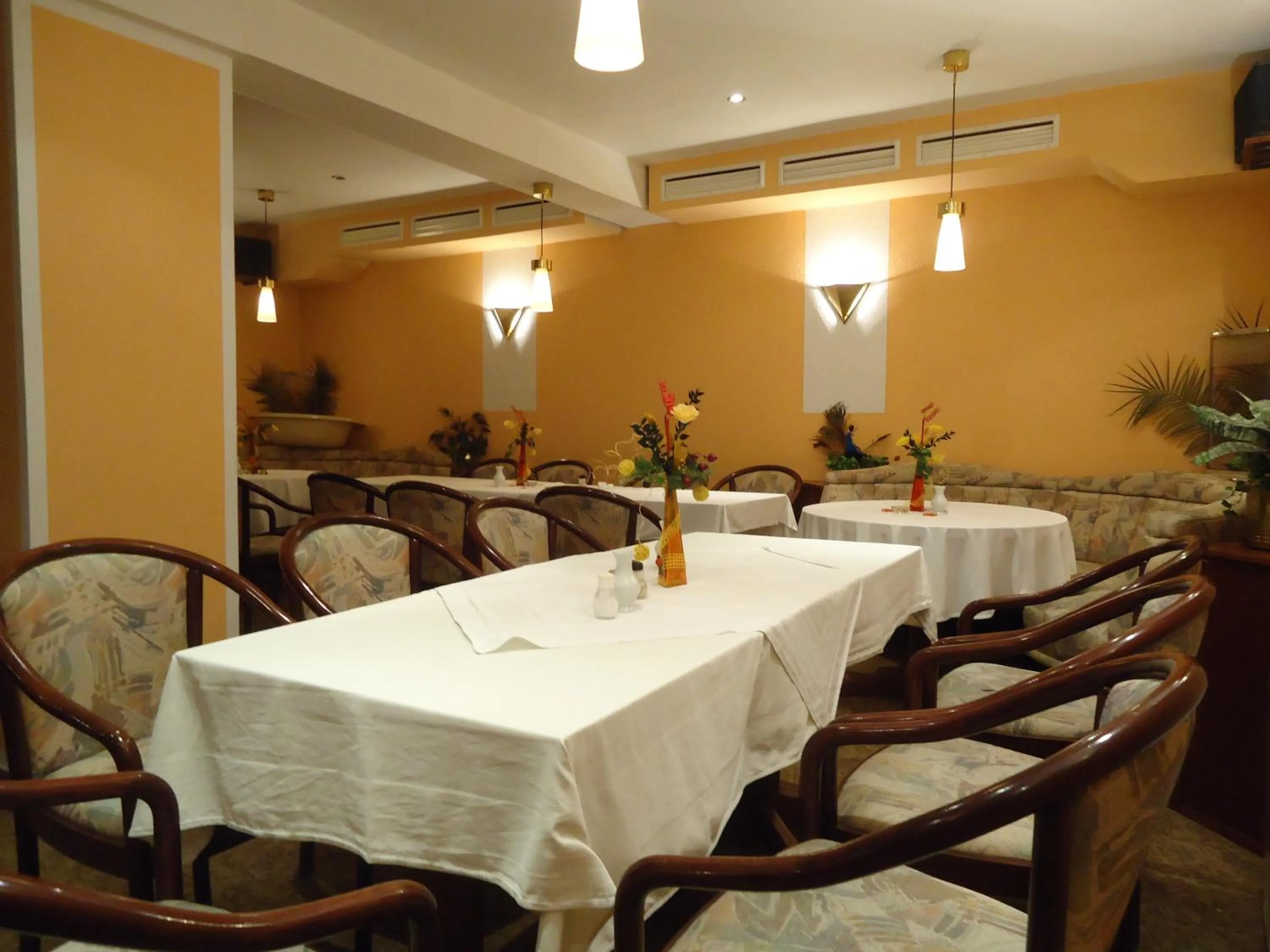 Restaurant/places to eat in Hotel-Restaurant Marcus